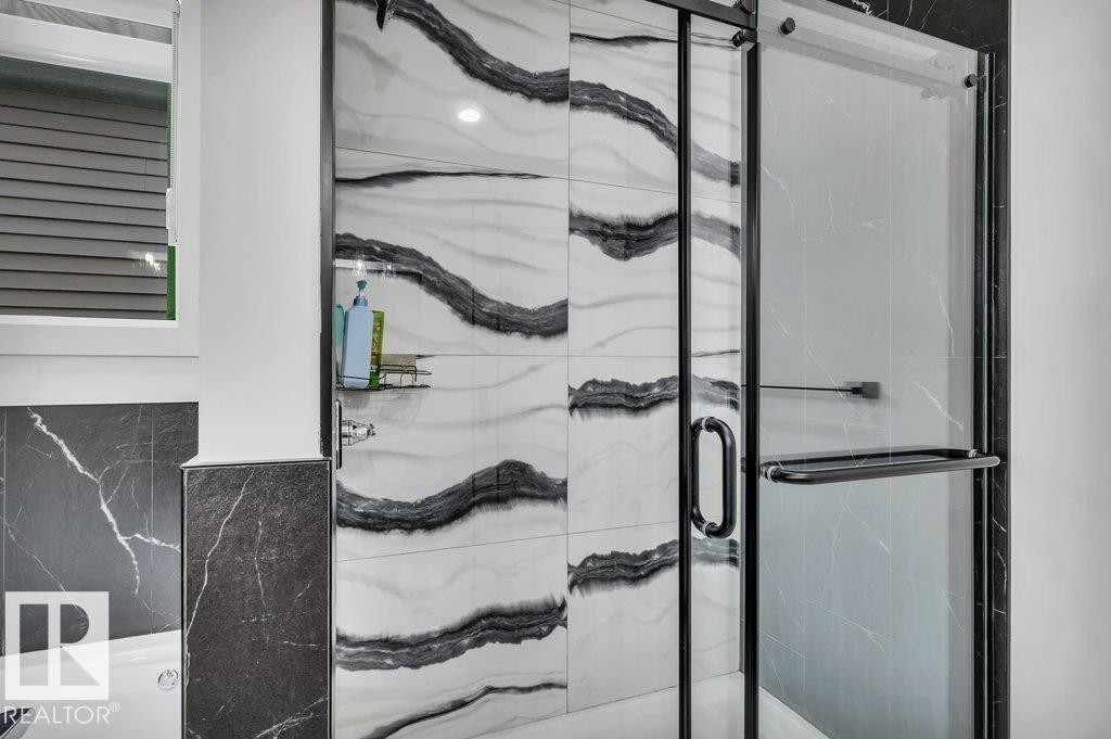 5320 Kimball Place, Edmonton, AB - Indoor Photo Showing Bathroom