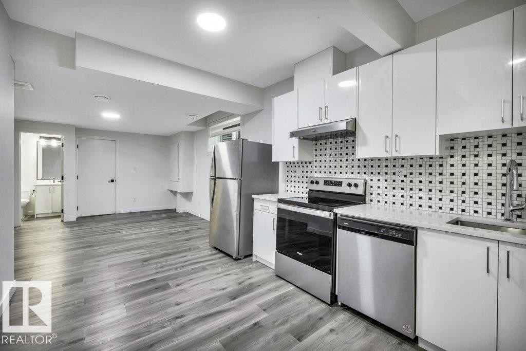 5320 Kimball Place, Edmonton, AB - Indoor Photo Showing Kitchen With Upgraded Kitchen