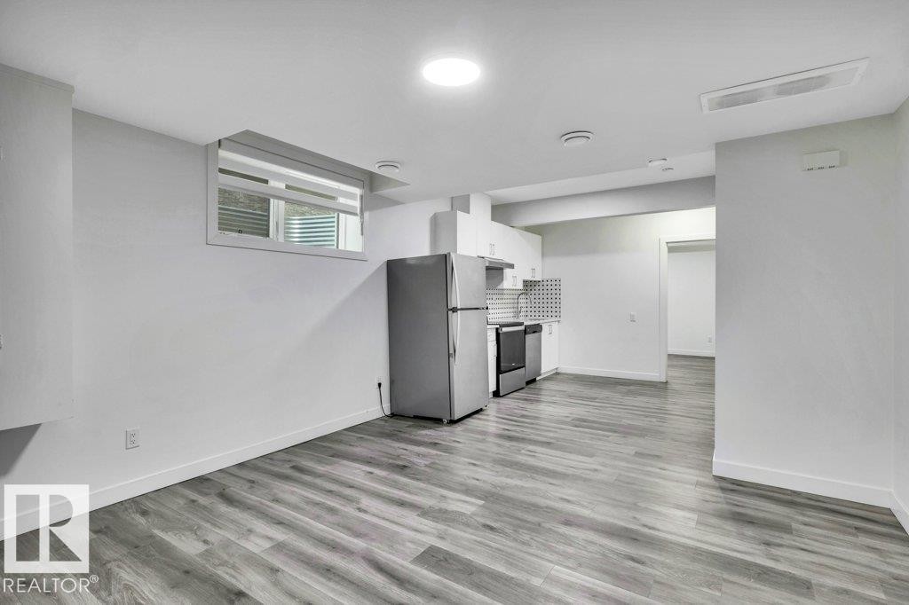 5320 Kimball Place, Edmonton, AB - Indoor Photo Showing Kitchen