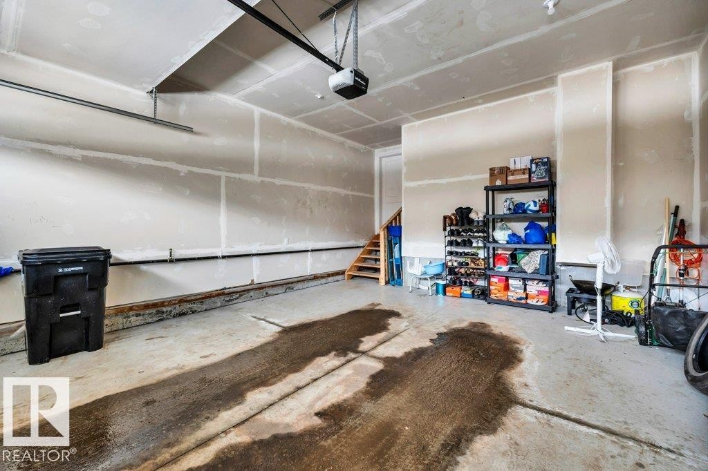 5320 Kimball Place, Edmonton, AB - Indoor Photo Showing Garage