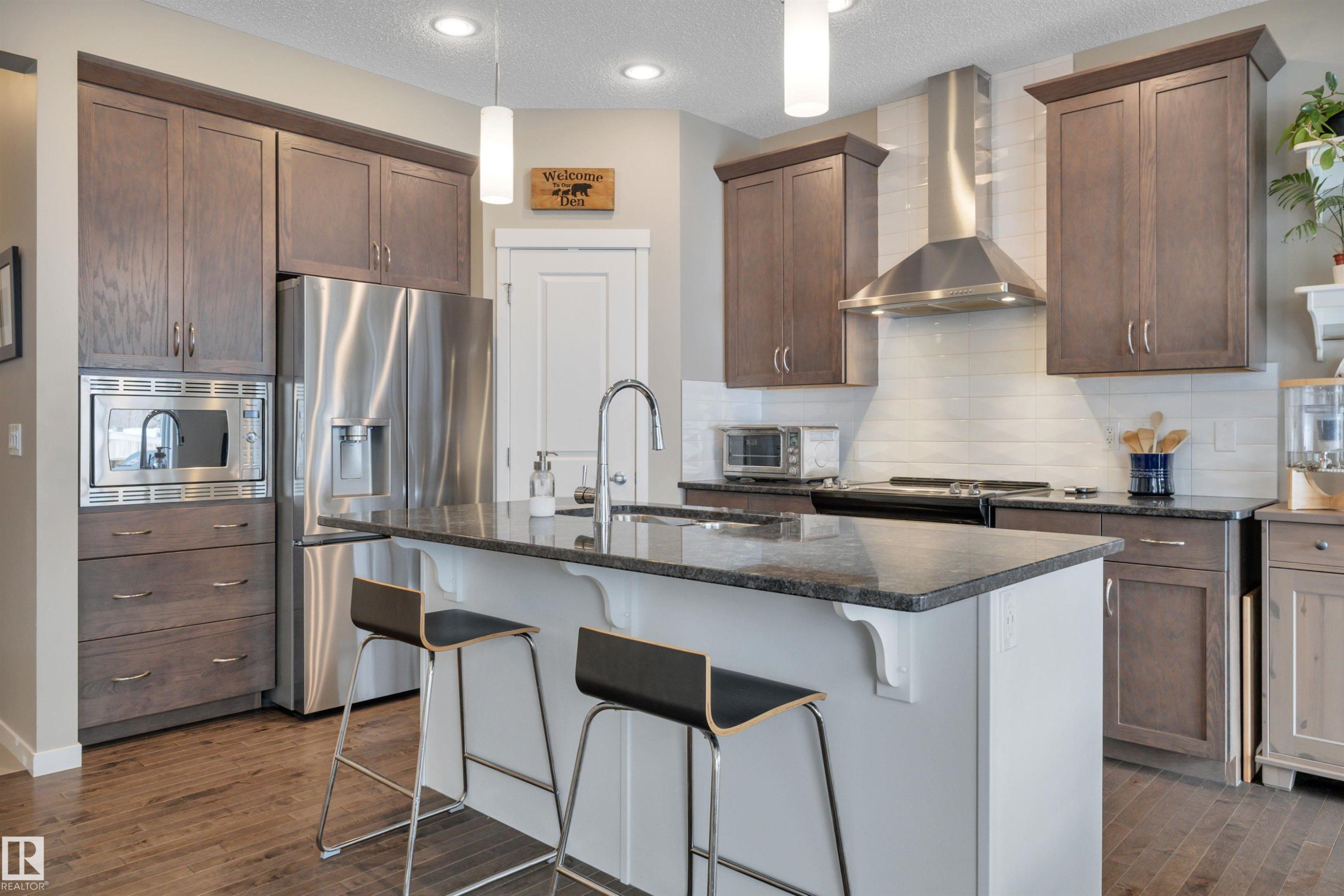 2394 Cassidy Way, Edmonton, AB - Indoor Photo Showing Kitchen With Upgraded Kitchen