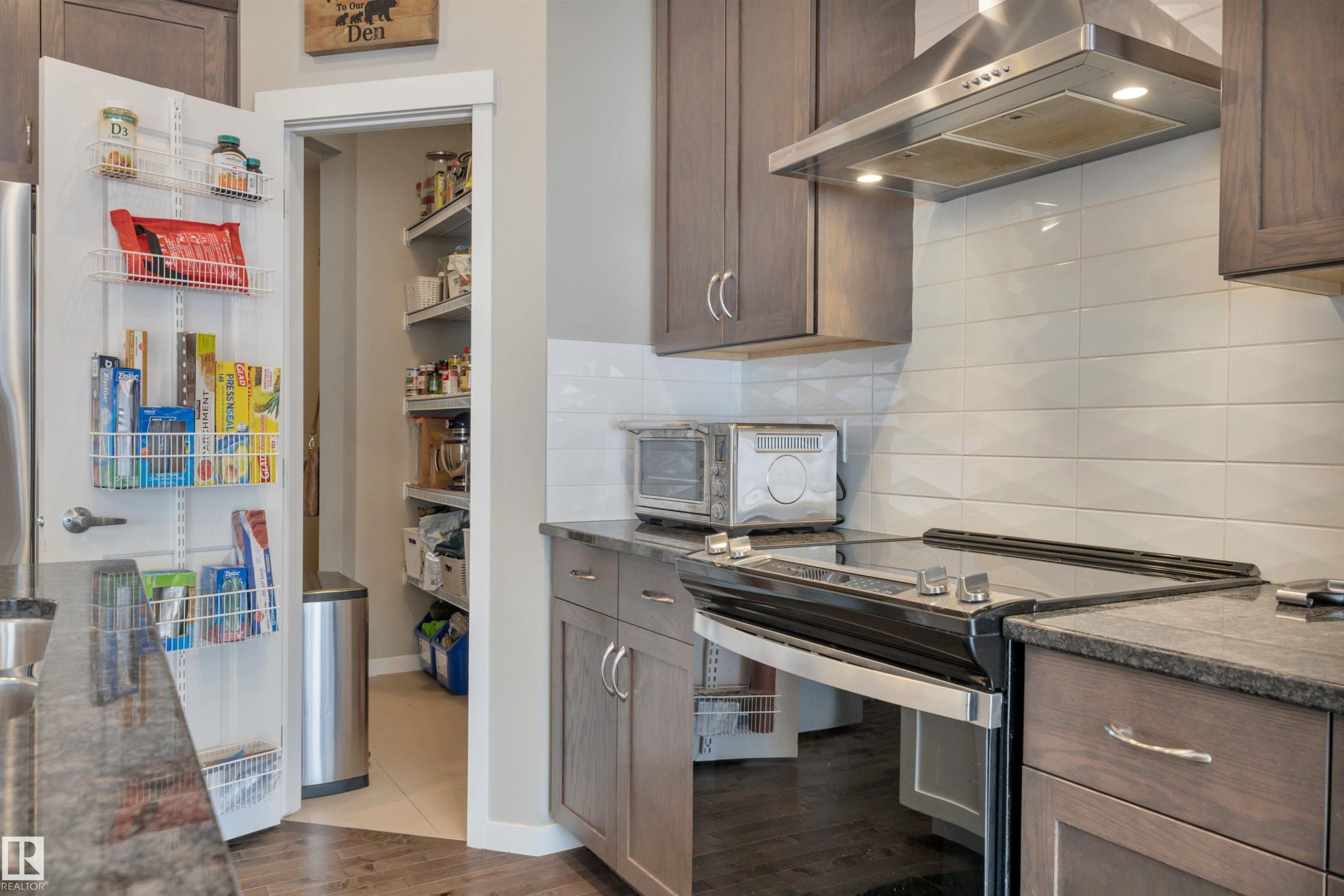 2394 Cassidy Way, Edmonton, AB - Indoor Photo Showing Kitchen