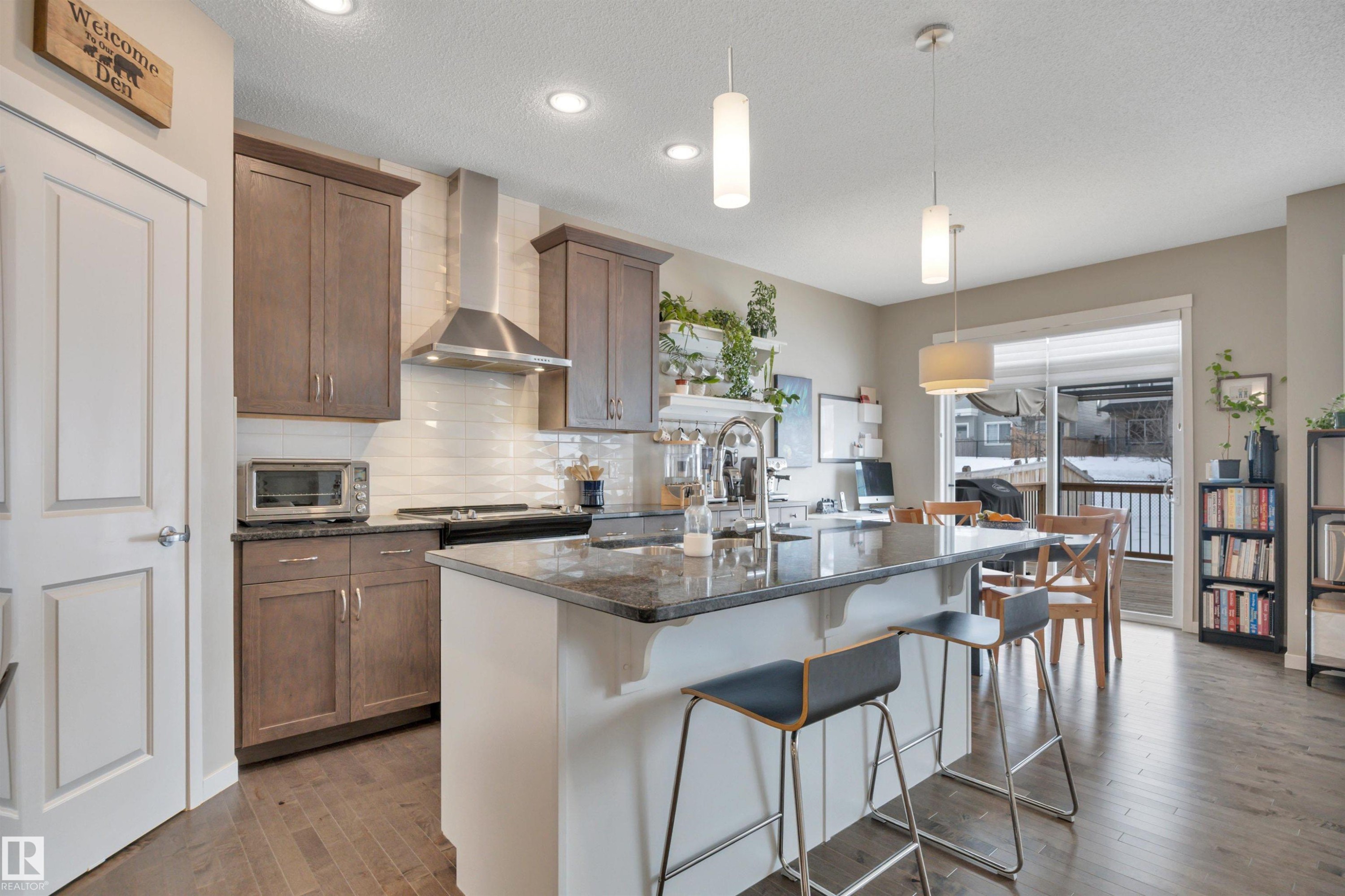 2394 Cassidy Way, Edmonton, AB - Indoor Photo Showing Kitchen With Upgraded Kitchen