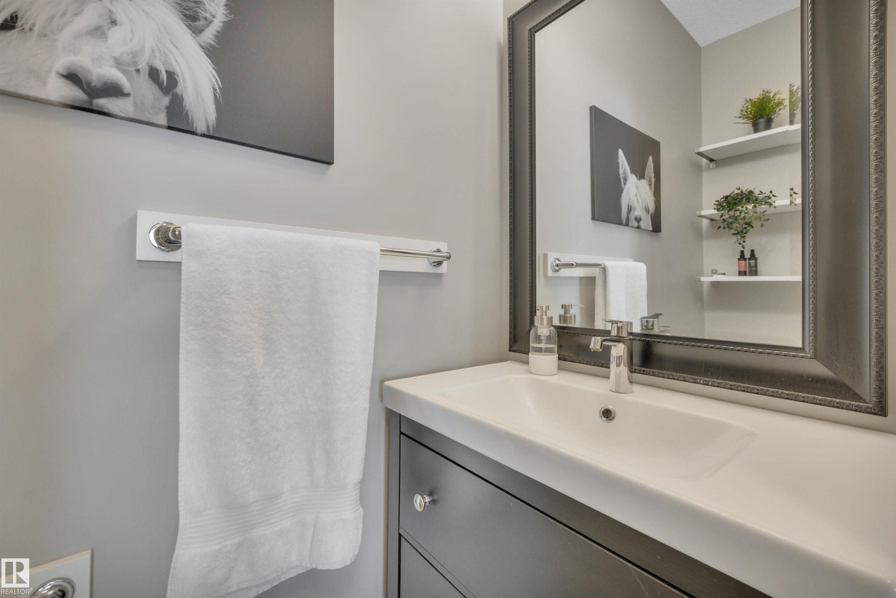 2394 Cassidy Way, Edmonton, AB - Indoor Photo Showing Bathroom