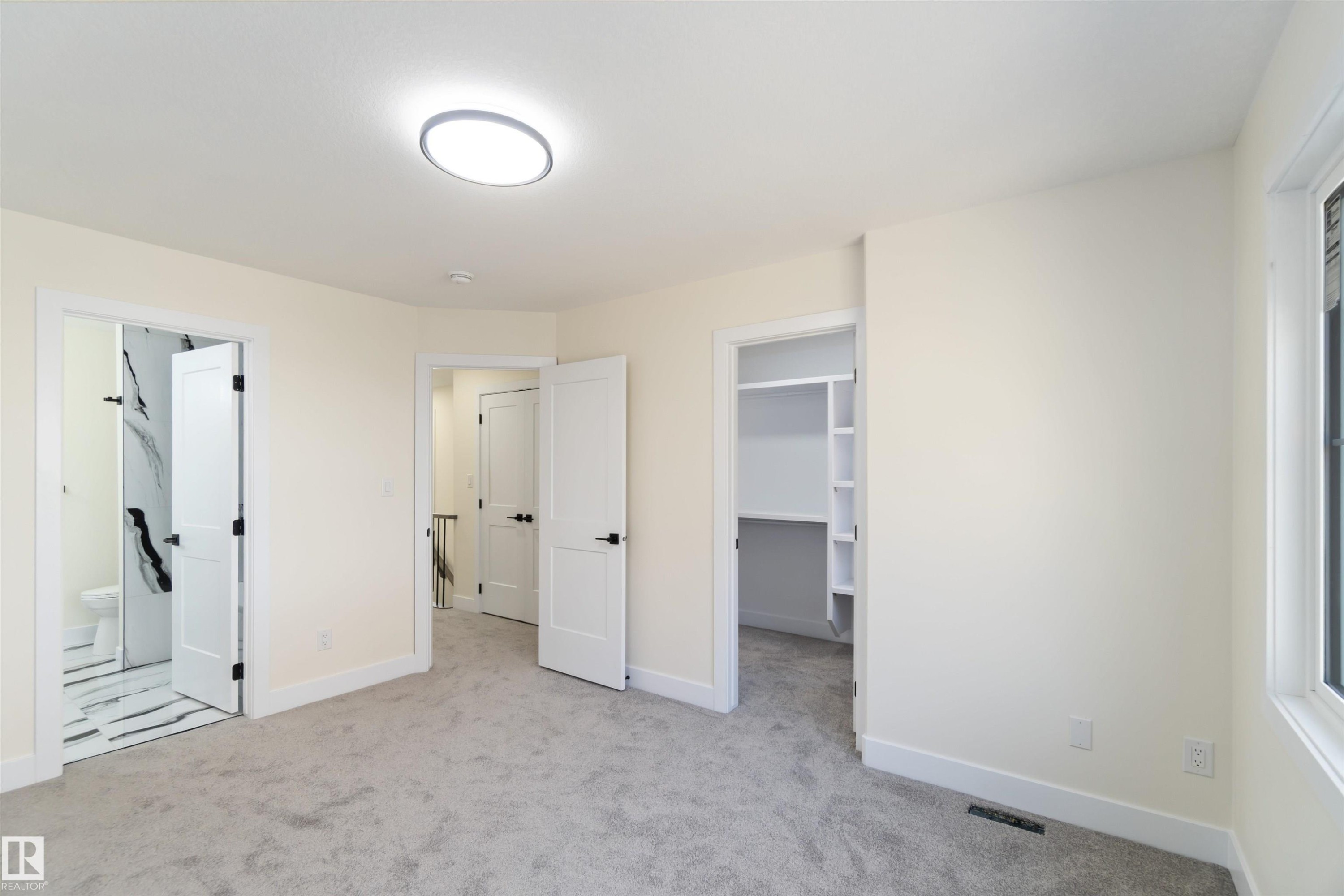 8319 81Ave, Edmonton, AB - Indoor Photo Showing Other Room