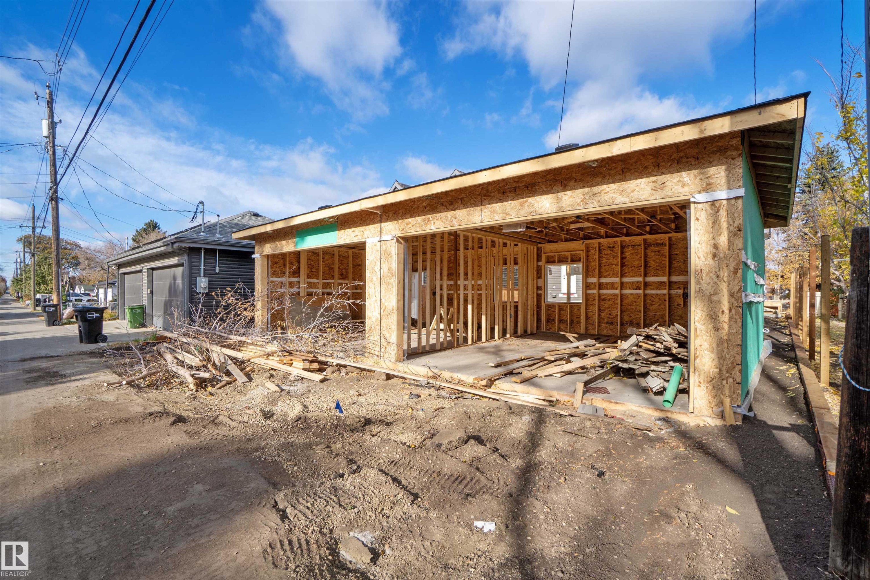 2 car garage! - 8319 81Ave, Edmonton, AB - Outdoor