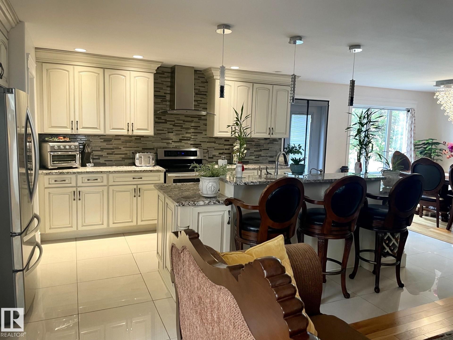 9720 65 Avenue, Edmonton, AB - Indoor Photo Showing Kitchen With Upgraded Kitchen