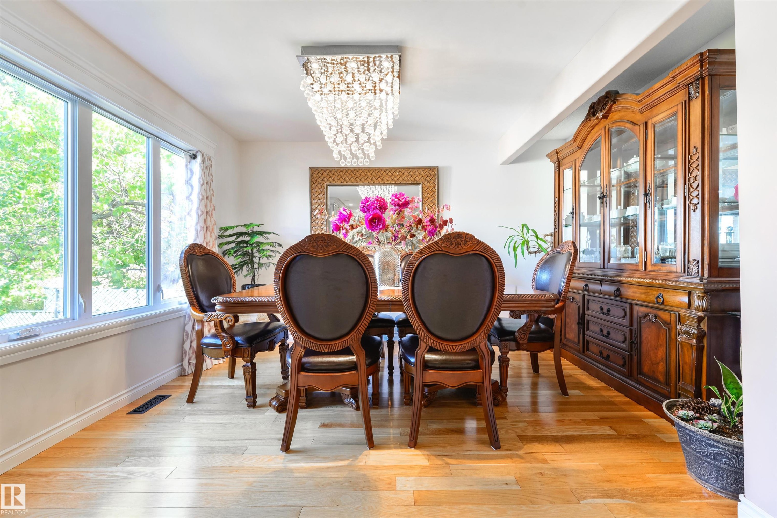 9720 65 Avenue, Edmonton, AB - Indoor Photo Showing Dining Room