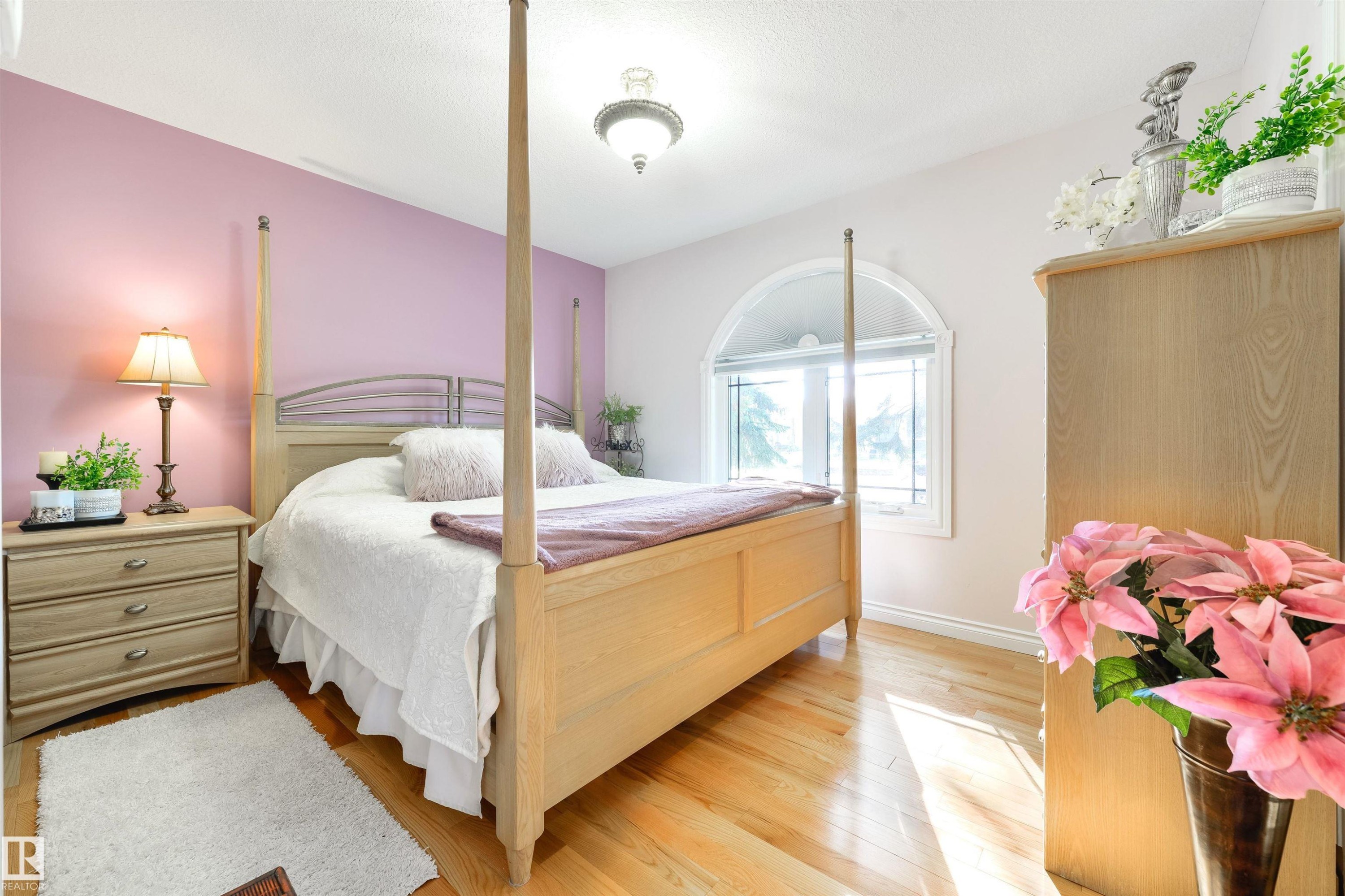 9720 65 Avenue, Edmonton, AB - Indoor Photo Showing Bedroom