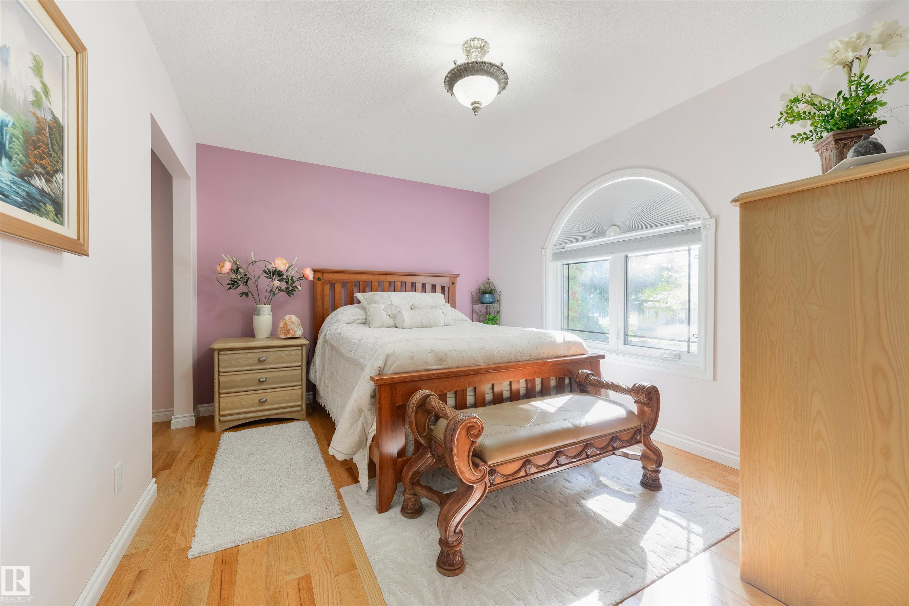 9720 65 Avenue, Edmonton, AB - Indoor Photo Showing Bedroom