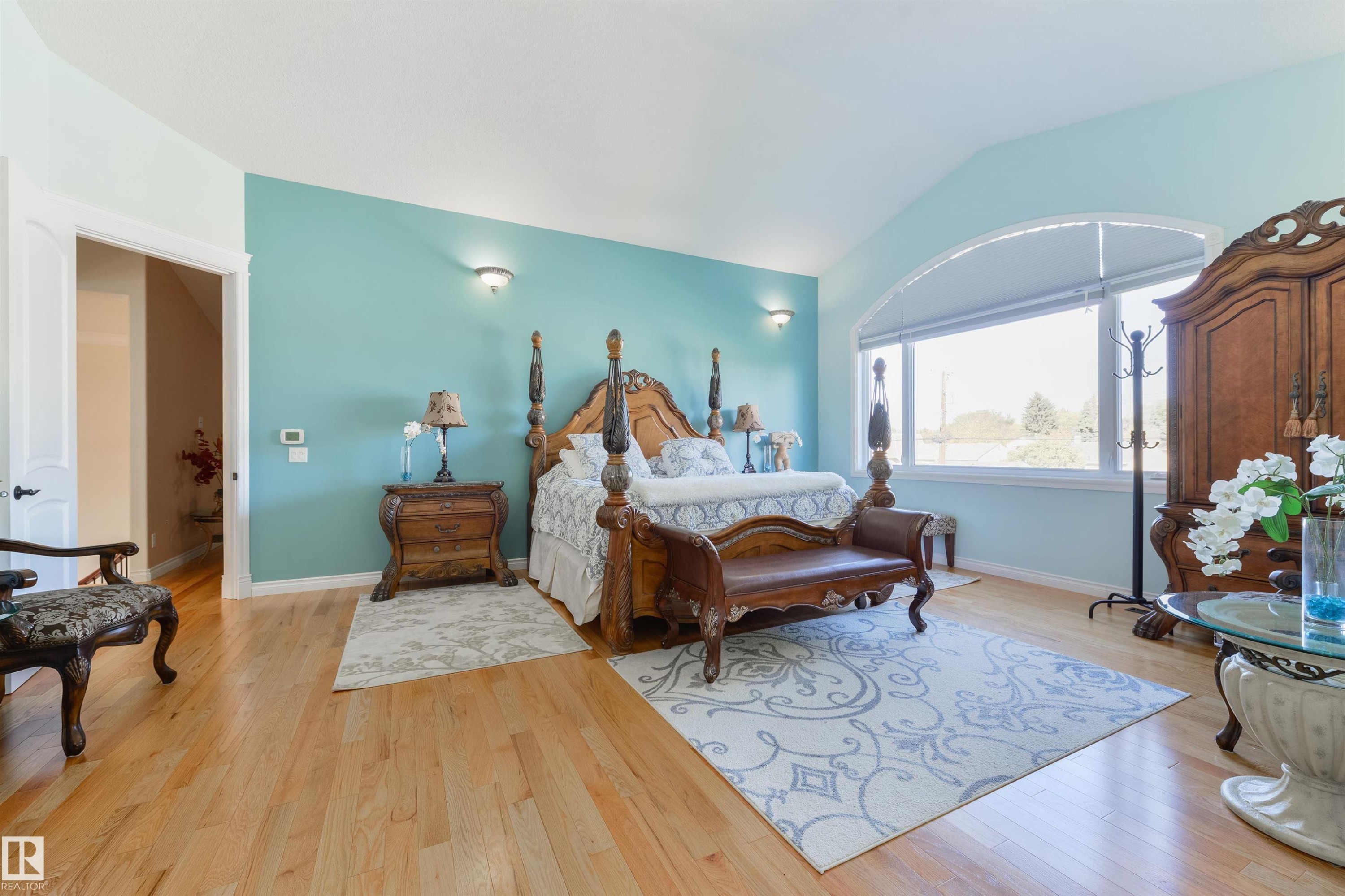 9720 65 Avenue, Edmonton, AB - Indoor Photo Showing Bedroom