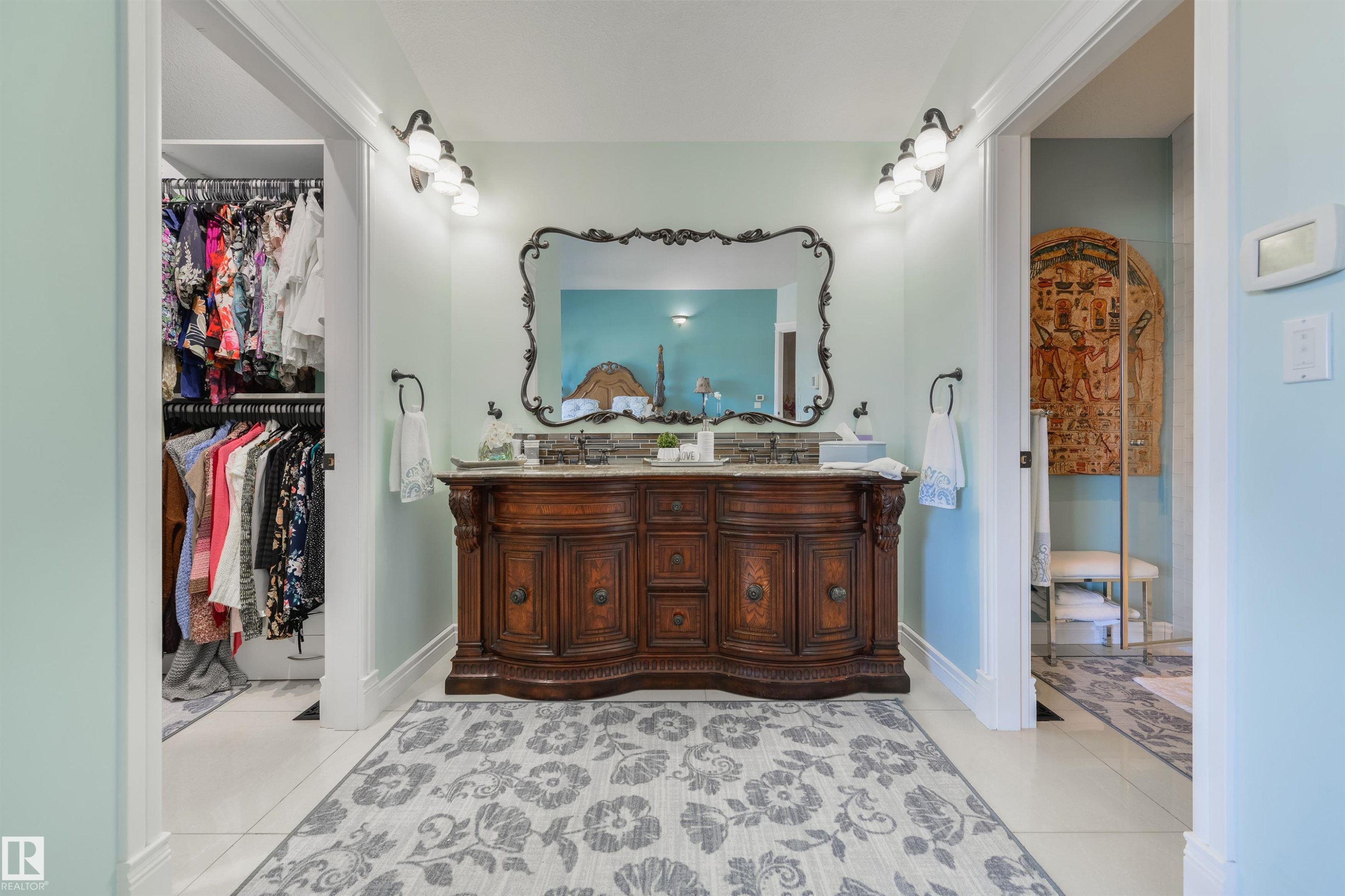 9720 65 Avenue, Edmonton, AB - Indoor Photo Showing Bathroom