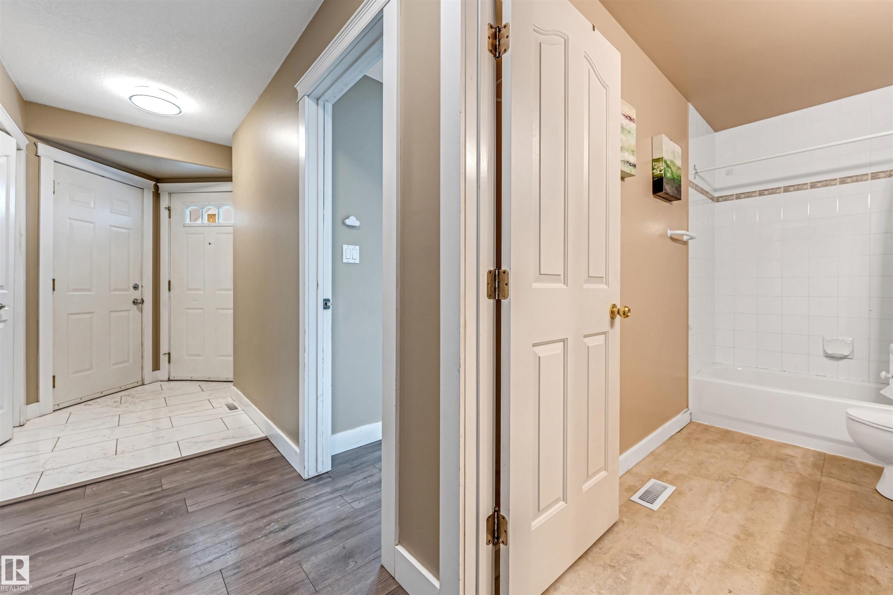 Bathroom with bathtub / shower combination and light wood finished floors - 6741 162A Avenue, Edmonton, AB - Indoor