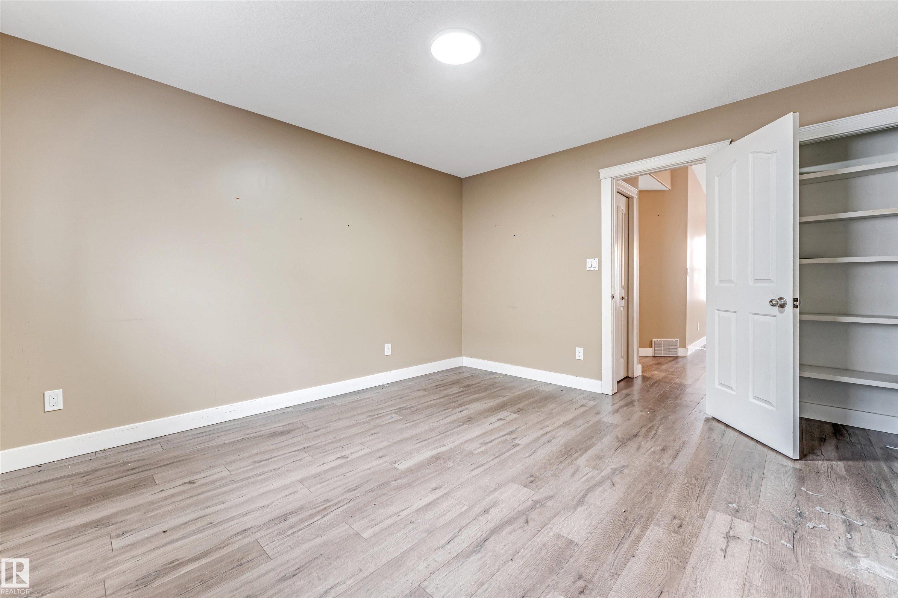 Unfurnished room with light wood-type flooring - 6741 162A Avenue, Edmonton, AB - Indoor Photo Showing Other Room