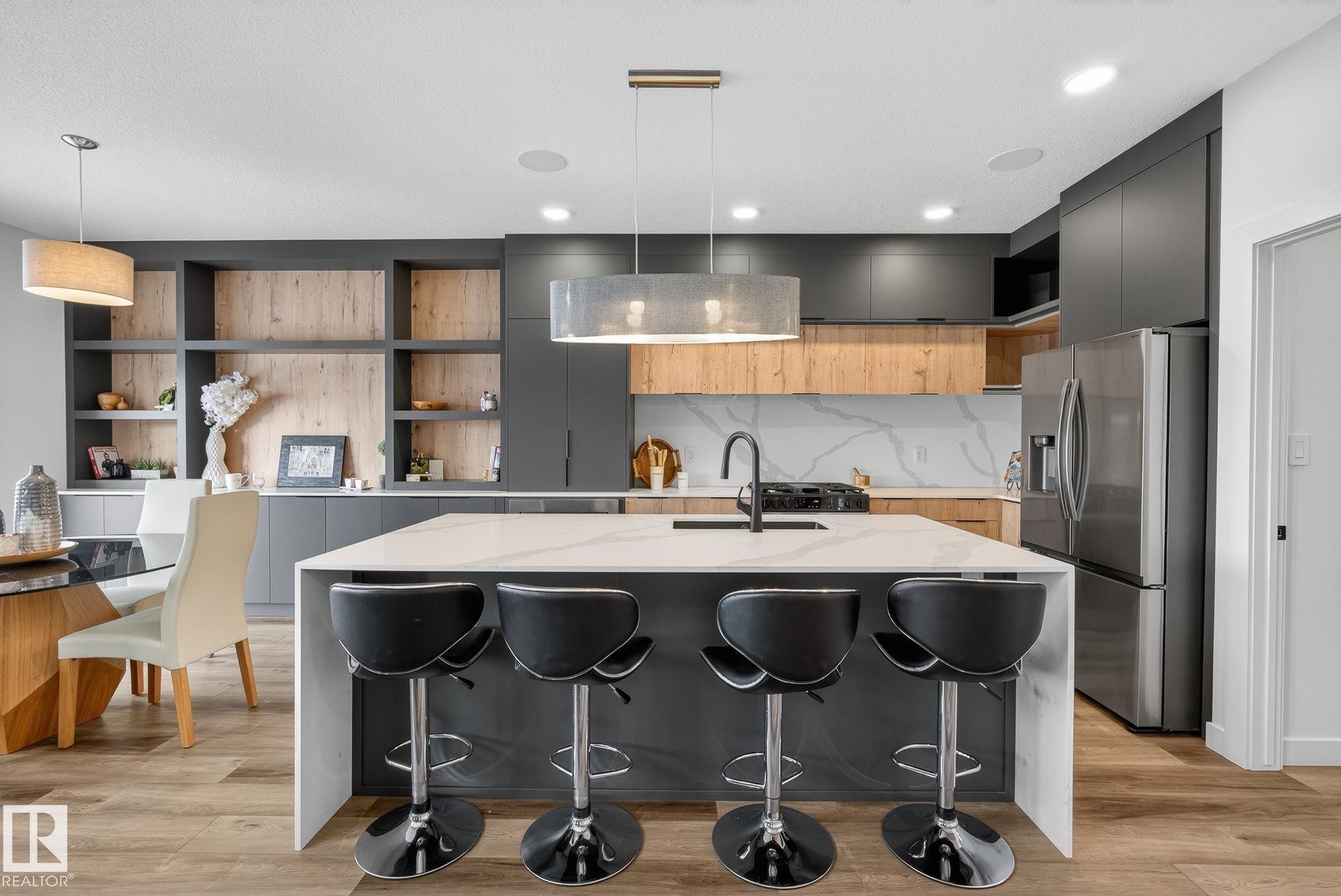 34 Eldridge Point(E), St. Albert, AB - Indoor Photo Showing Kitchen With Stainless Steel Kitchen With Upgraded Kitchen