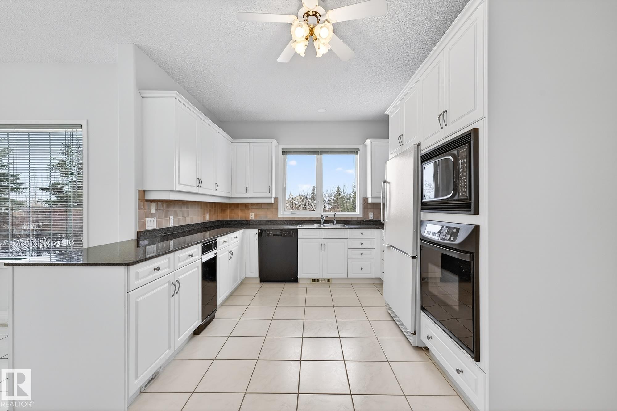 83 53302 Rge Road 261, Rural Parkland County, AB - Indoor Photo Showing Kitchen