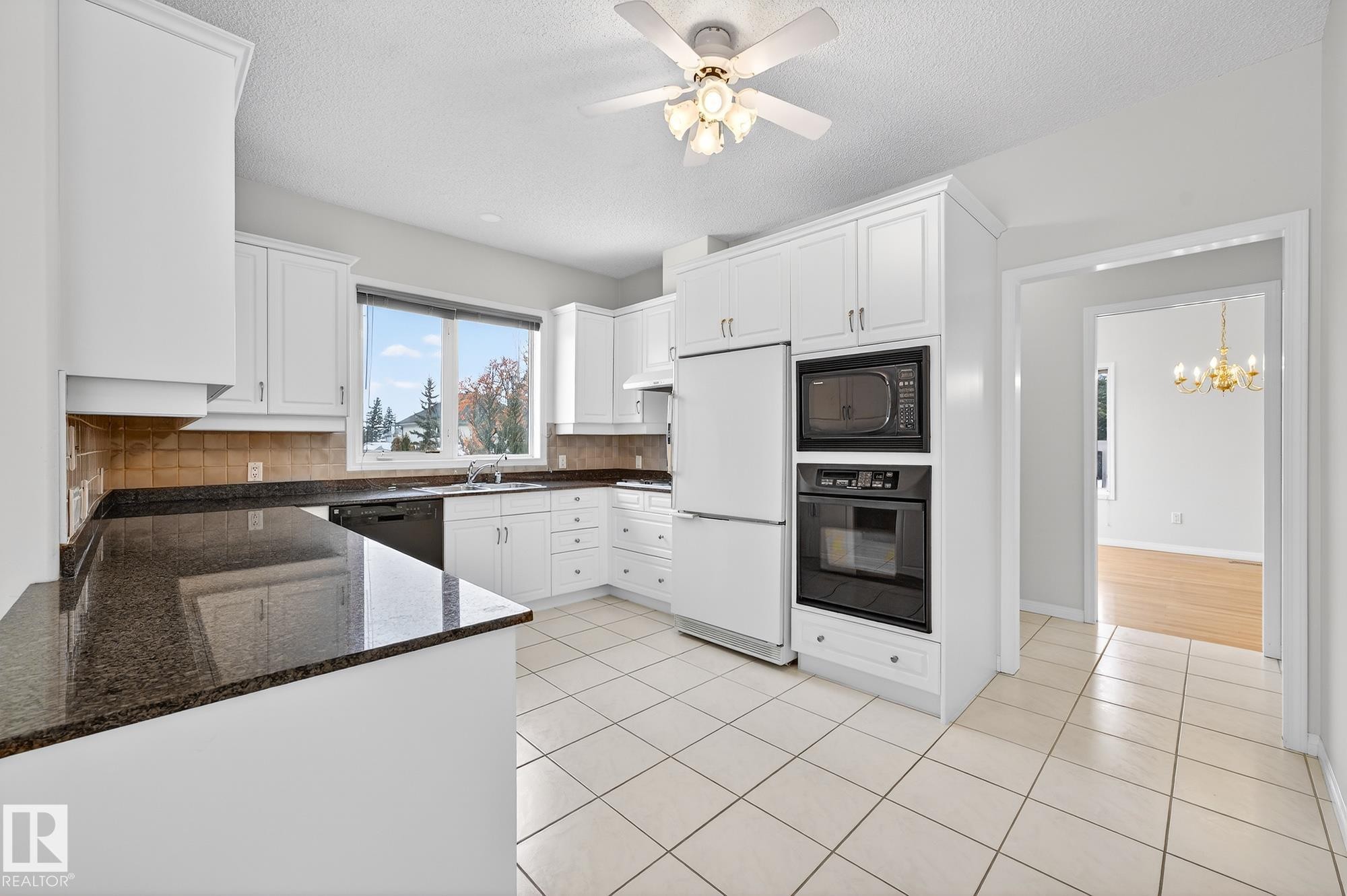 83 53302 Rge Road 261, Rural Parkland County, AB - Indoor Photo Showing Kitchen