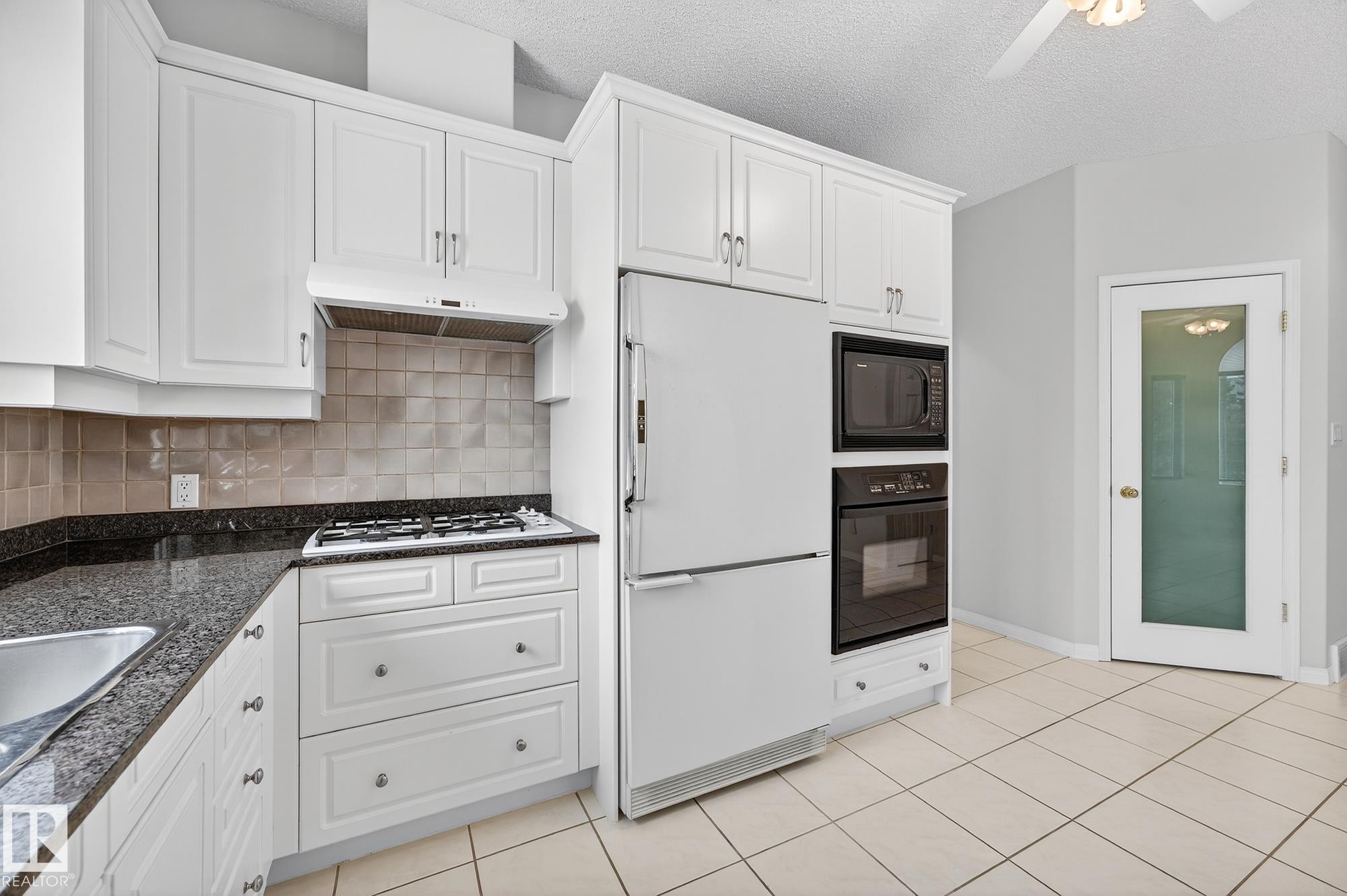 83 53302 Rge Road 261, Rural Parkland County, AB - Indoor Photo Showing Kitchen