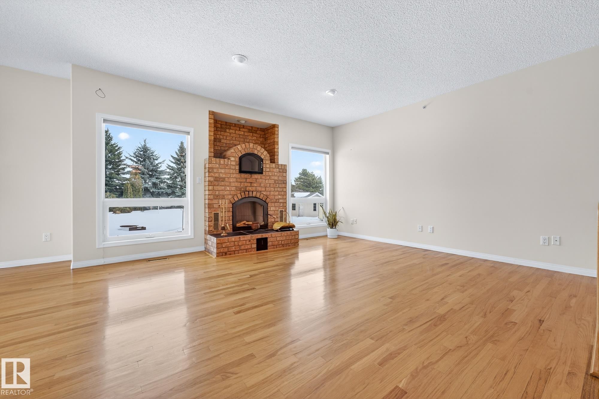 83 53302 Rge Road 261, Rural Parkland County, AB - Indoor With Fireplace