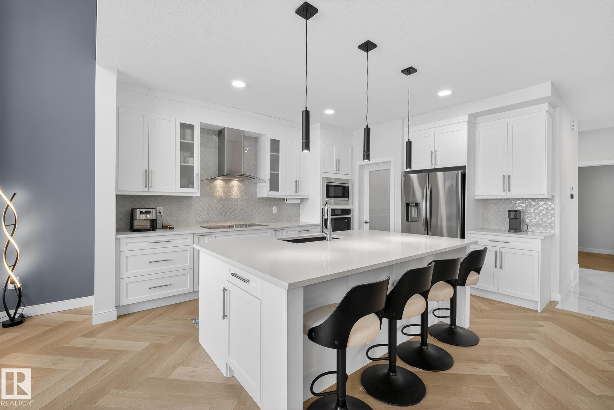 2017 Flycatcher Point(E), Edmonton, AB - Indoor Photo Showing Kitchen With Upgraded Kitchen