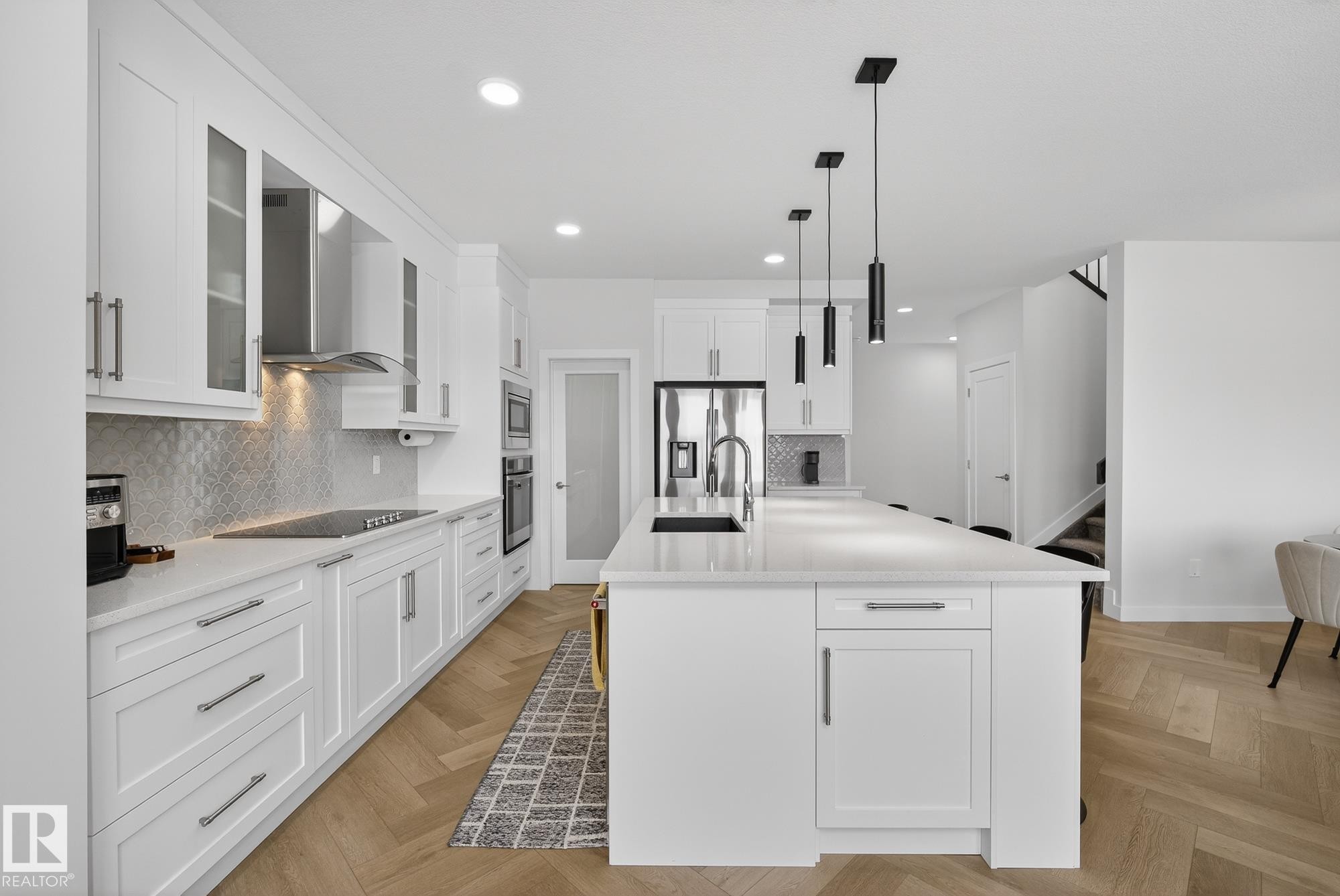 2017 Flycatcher Point(E), Edmonton, AB - Indoor Photo Showing Kitchen With Upgraded Kitchen