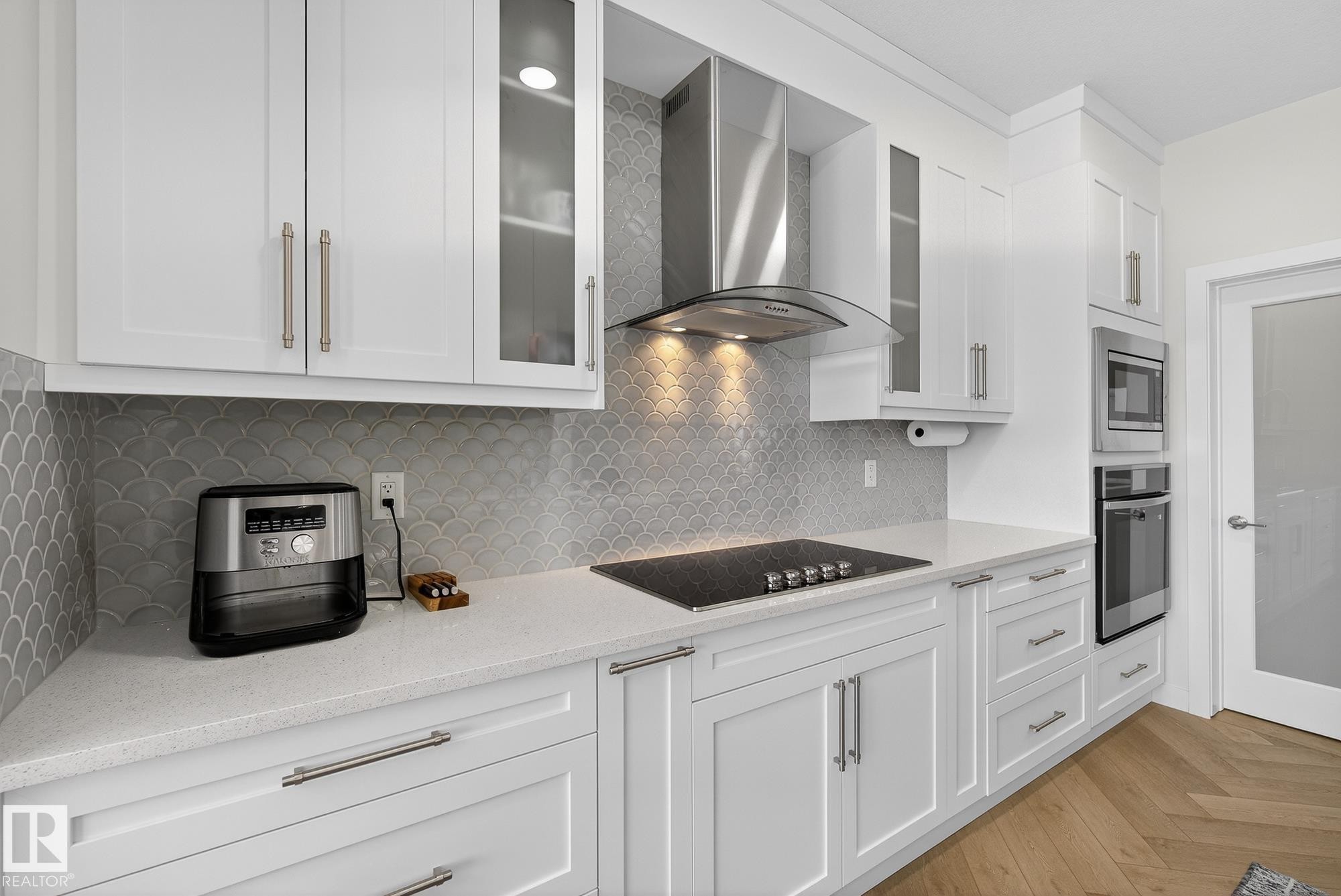 2017 Flycatcher Point(E), Edmonton, AB - Indoor Photo Showing Kitchen With Upgraded Kitchen