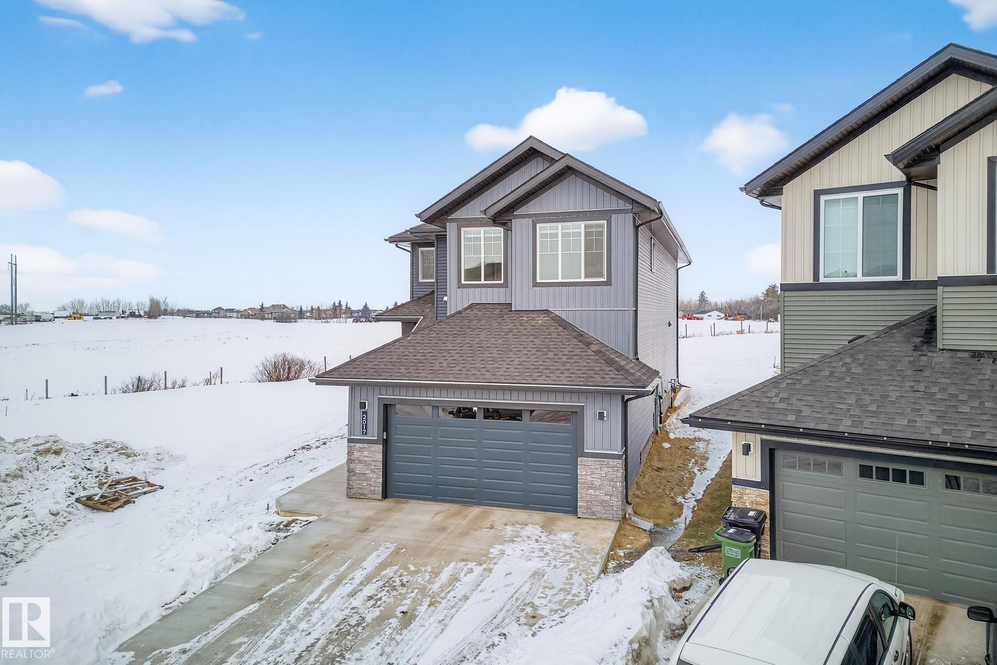 2017 Flycatcher Point(E), Edmonton, AB - Outdoor