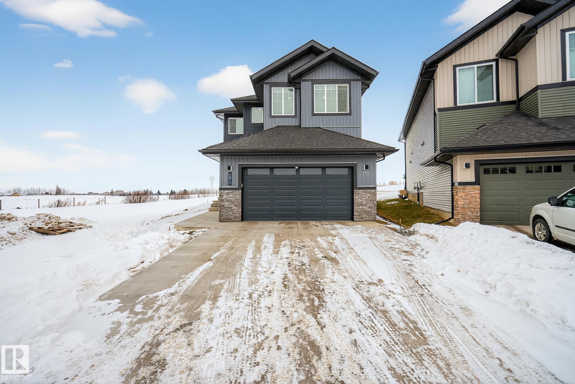 2017 Flycatcher Point(E), Edmonton, AB - Outdoor