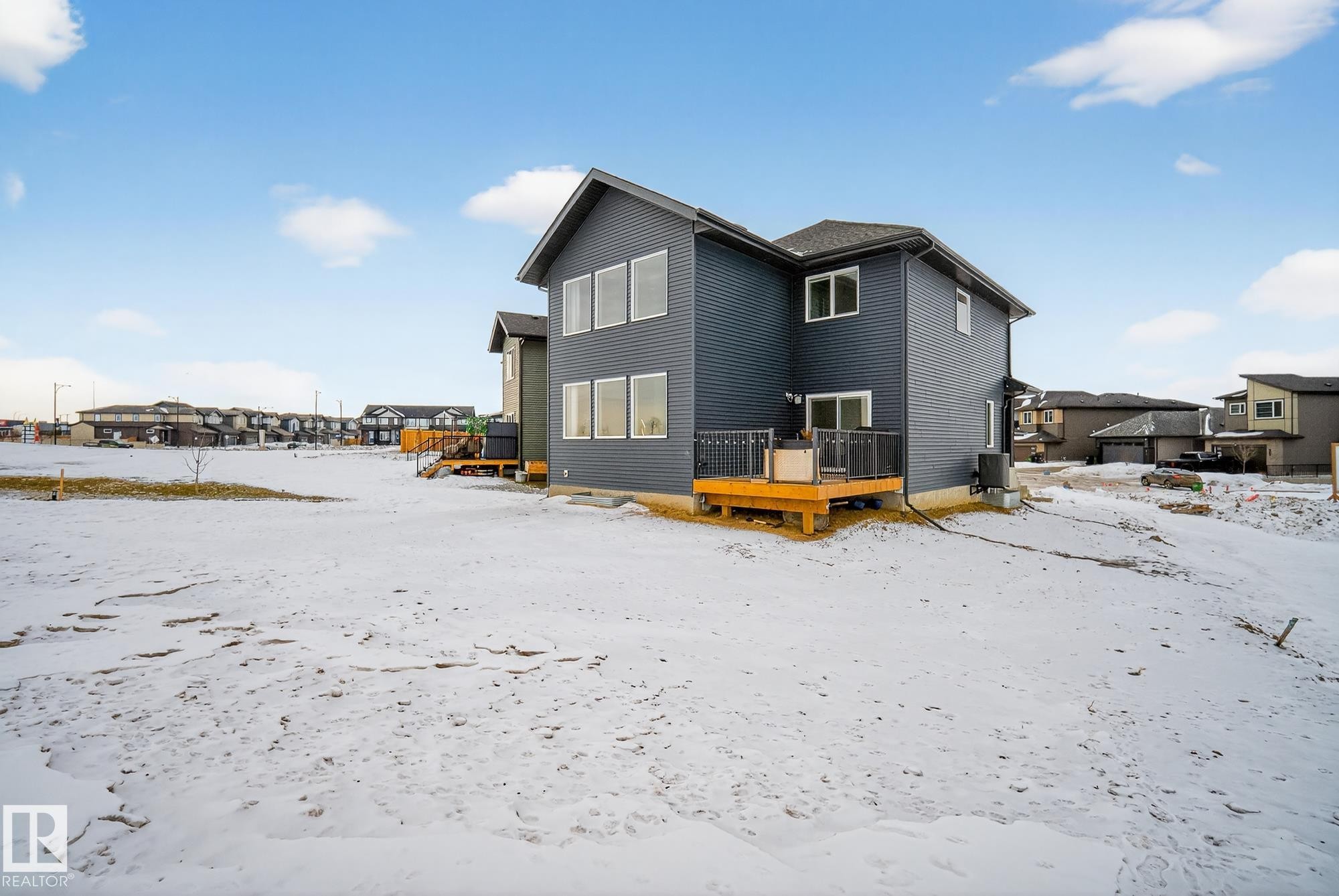 2017 Flycatcher Point(E), Edmonton, AB - Outdoor