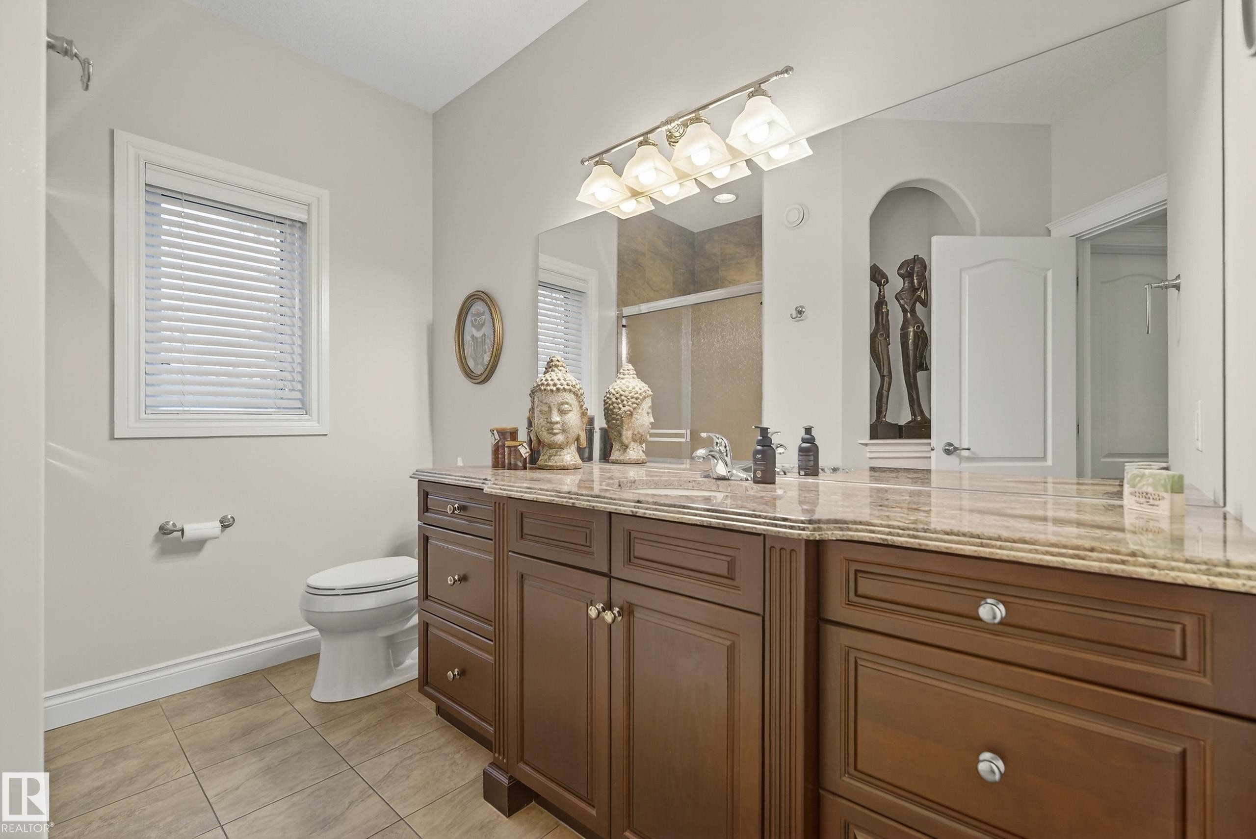 10309 Villa Avenue, Edmonton, AB - Indoor Photo Showing Bathroom
