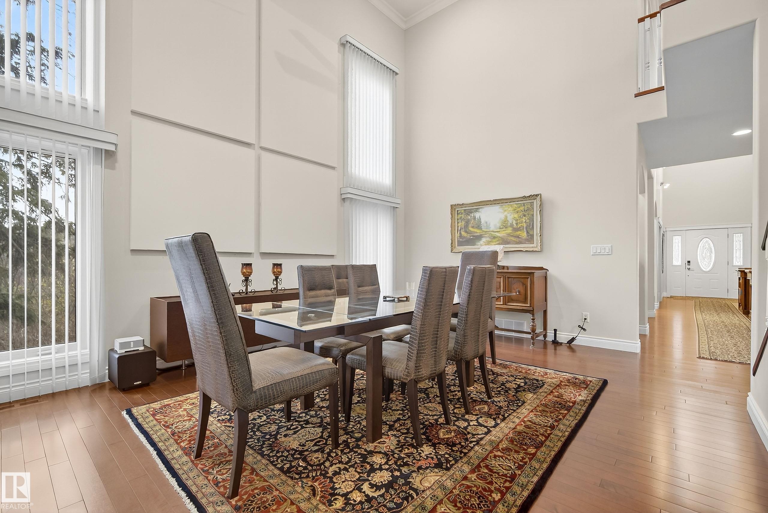 10309 Villa Avenue, Edmonton, AB - Indoor Photo Showing Dining Room