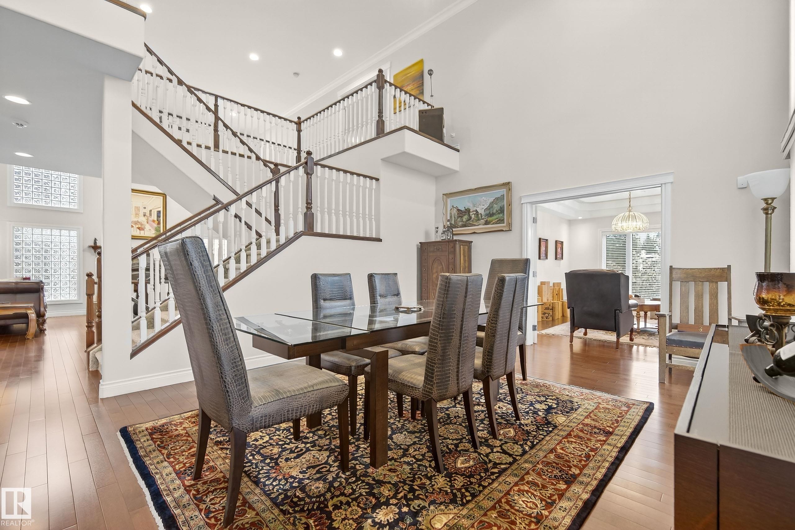 10309 Villa Avenue, Edmonton, AB - Indoor Photo Showing Dining Room