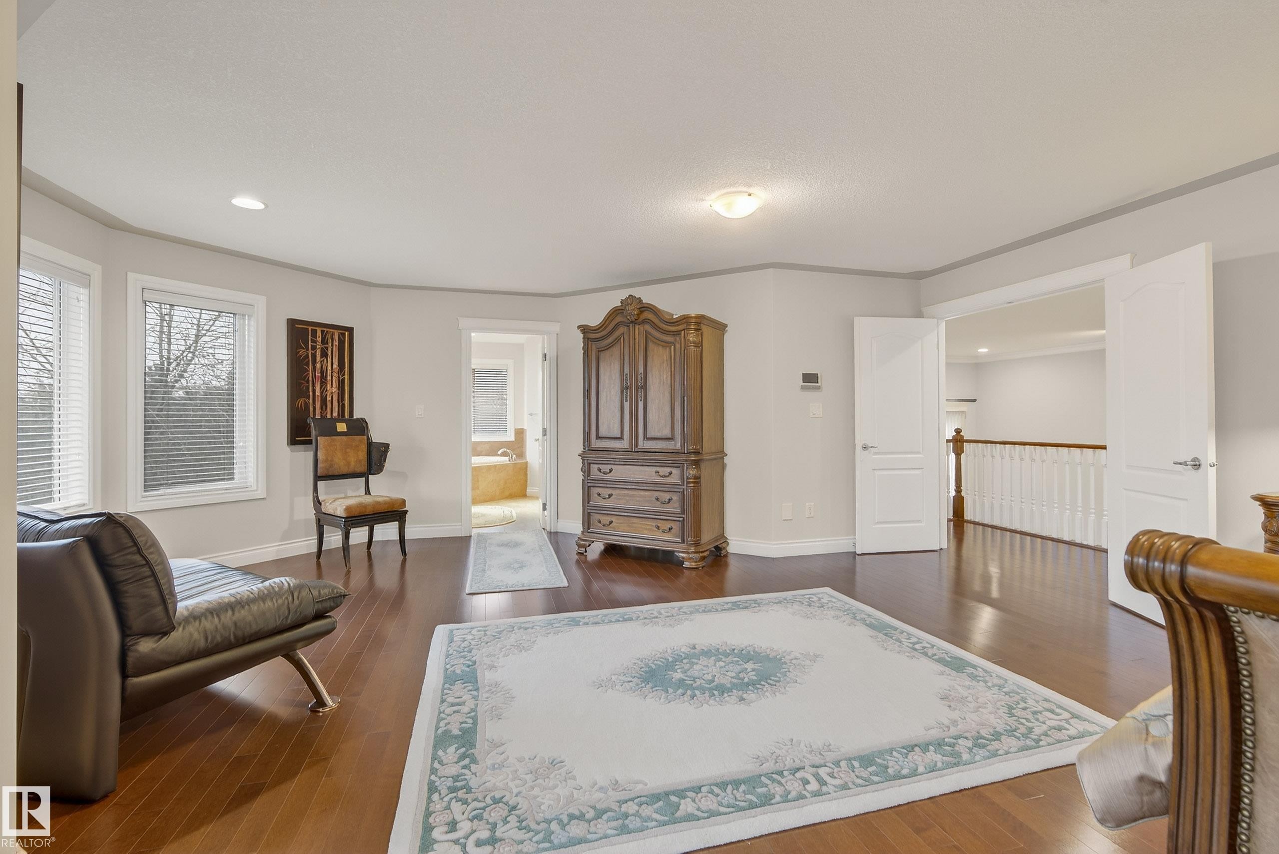 10309 Villa Avenue, Edmonton, AB - Indoor