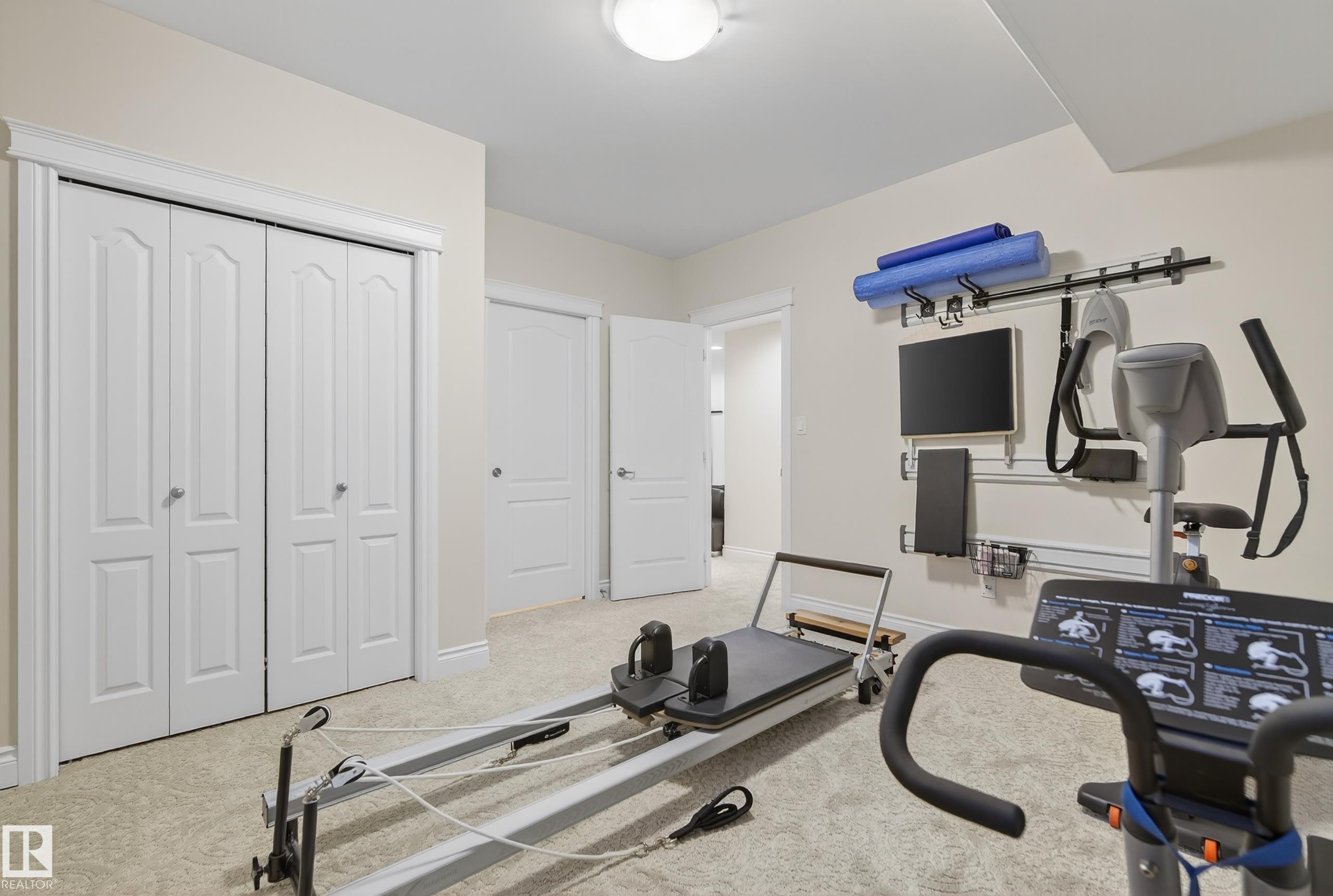 10309 Villa Avenue, Edmonton, AB - Indoor Photo Showing Gym Room