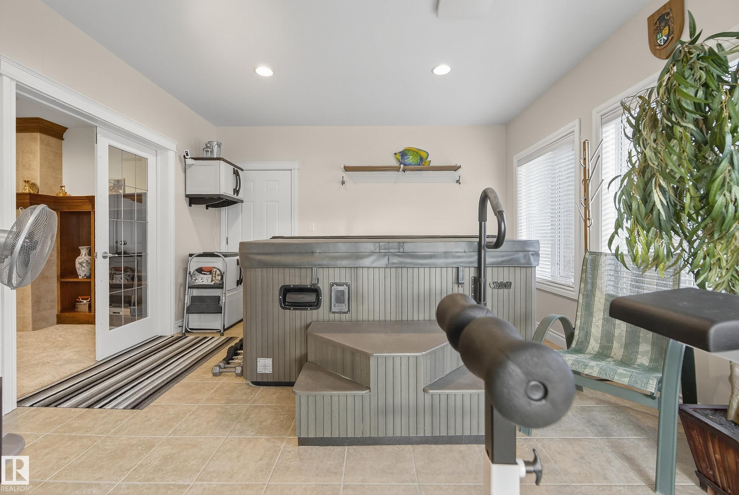 10309 Villa Avenue, Edmonton, AB - Indoor Photo Showing Other Room