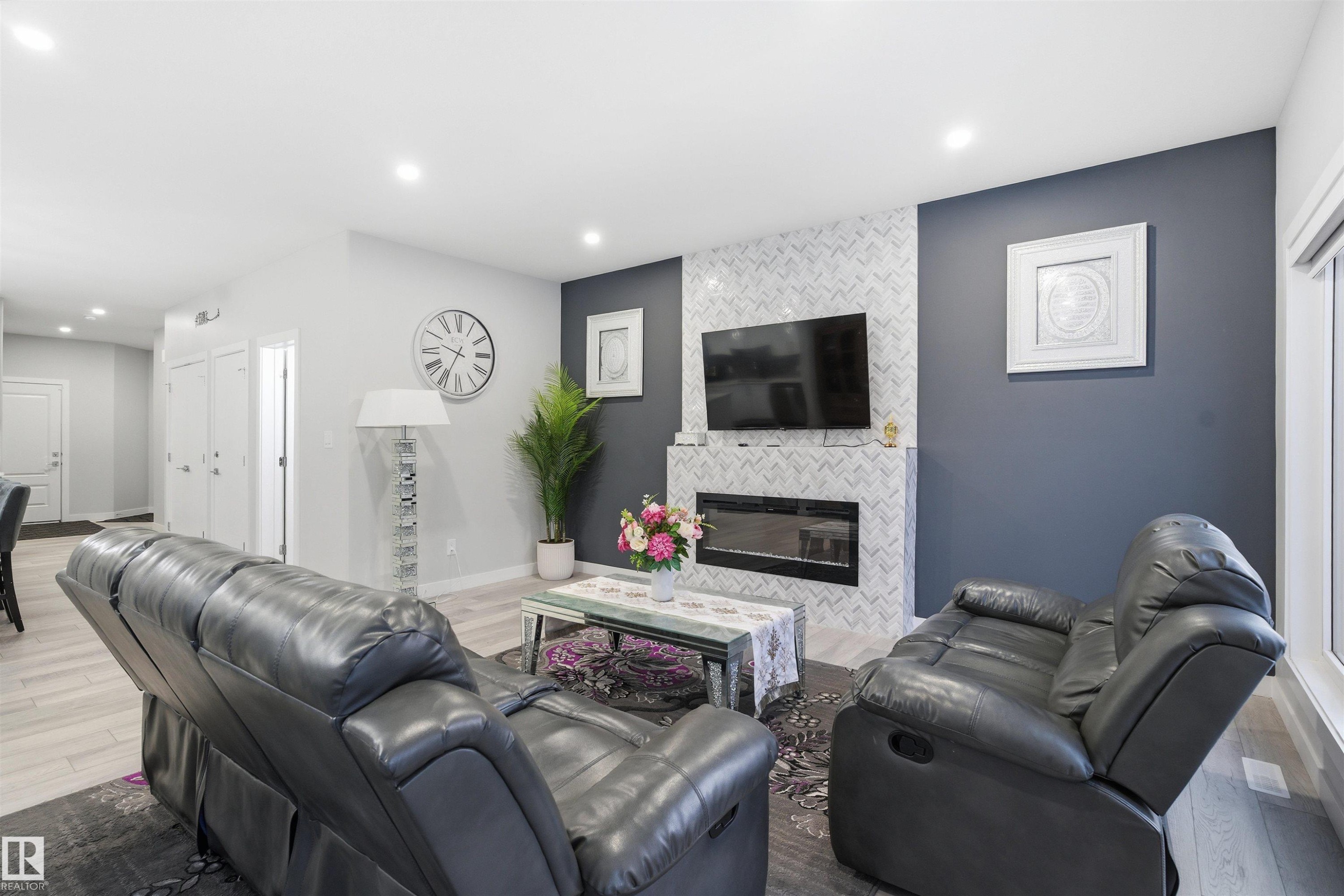 Living area featuring wood finished floors, a fireplace, and recessed lighting - 452 Roberts Crescent, Leduc, AB - Indoor Photo Showing Living Room With Fireplace