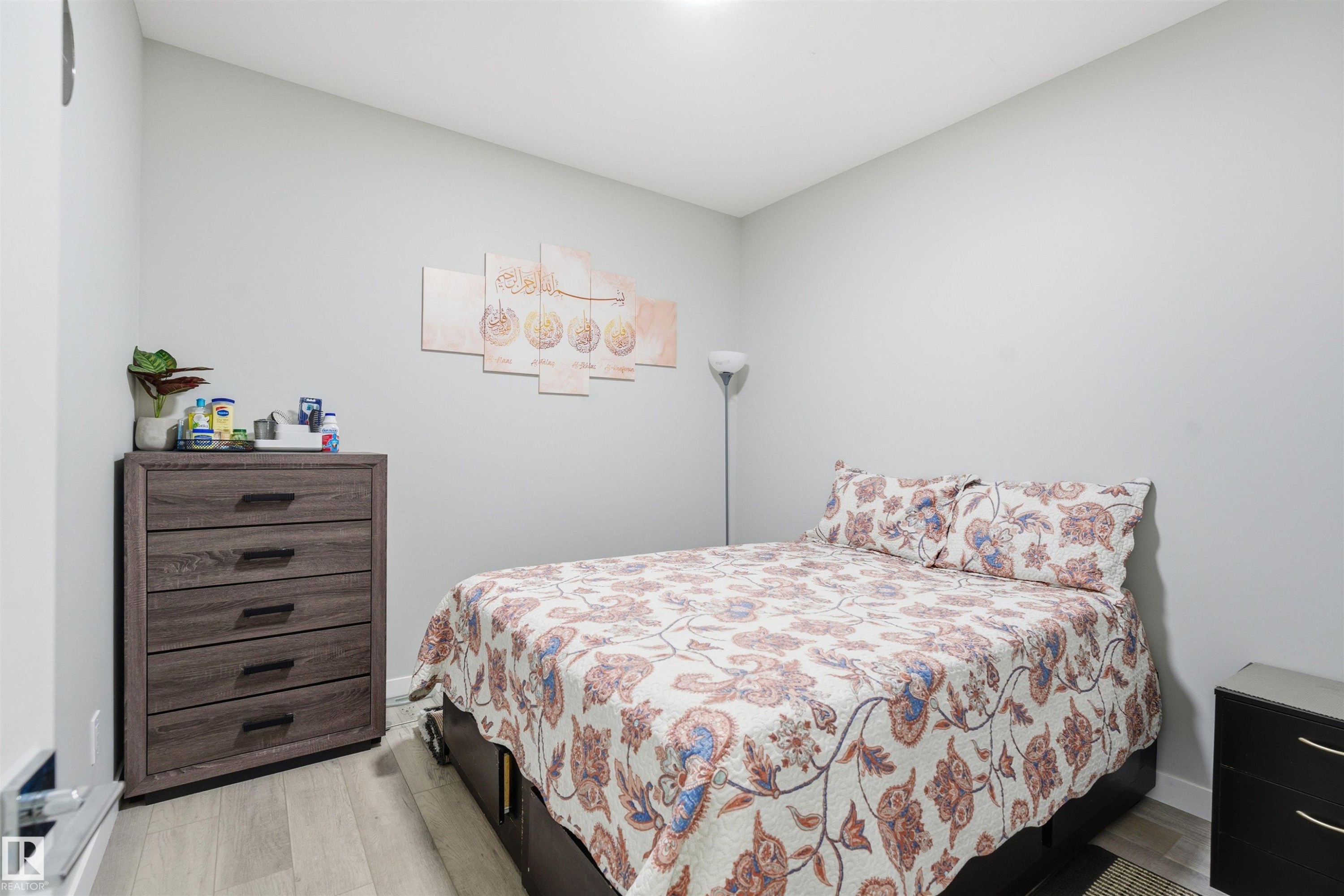 Bedroom featuring light wood finished floors - 452 Roberts Crescent, Leduc, AB - Indoor Photo Showing Bedroom