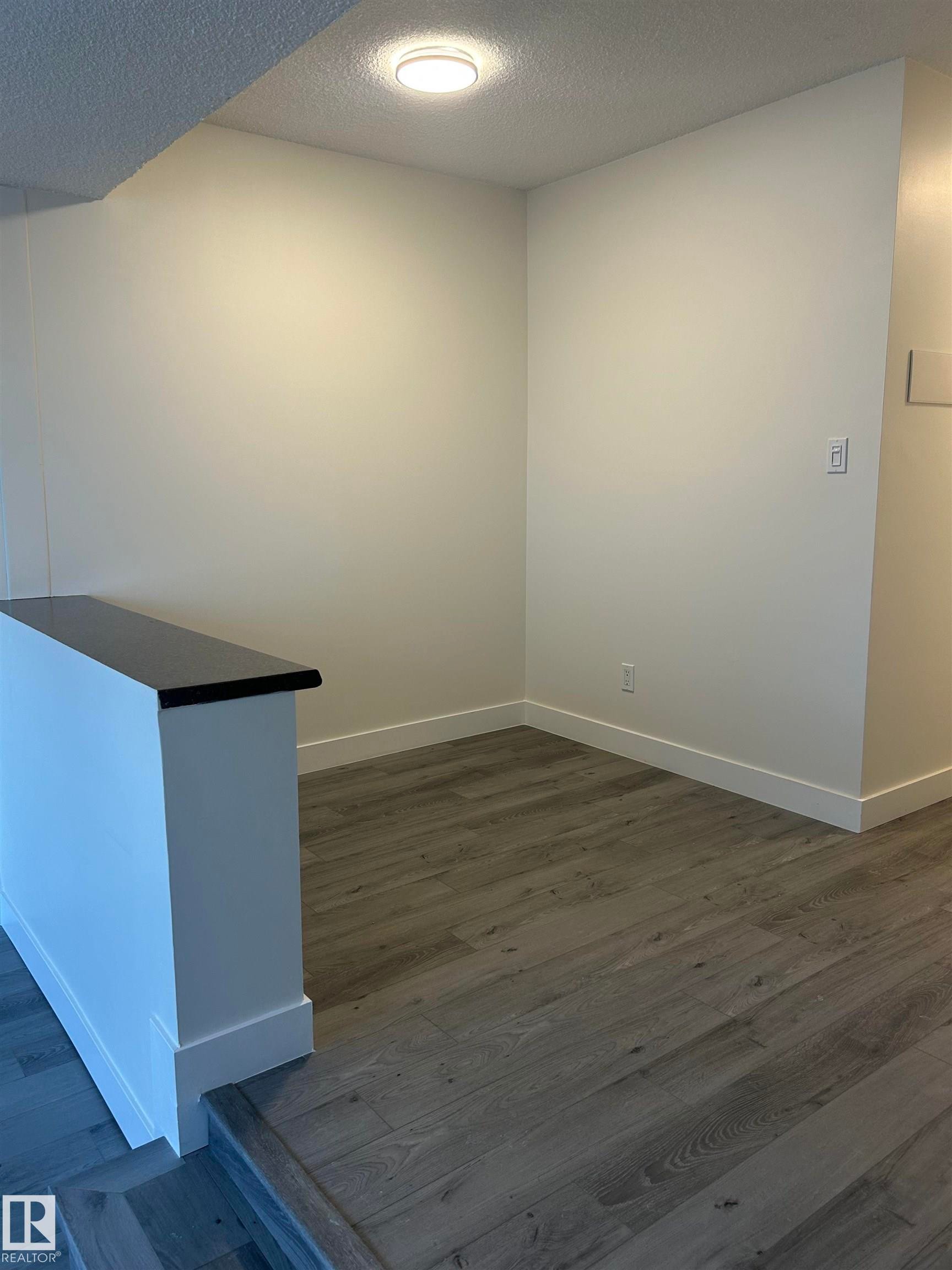 #422 10160 114 St Nw Nw, Edmonton, AB - Indoor Photo Showing Other Room