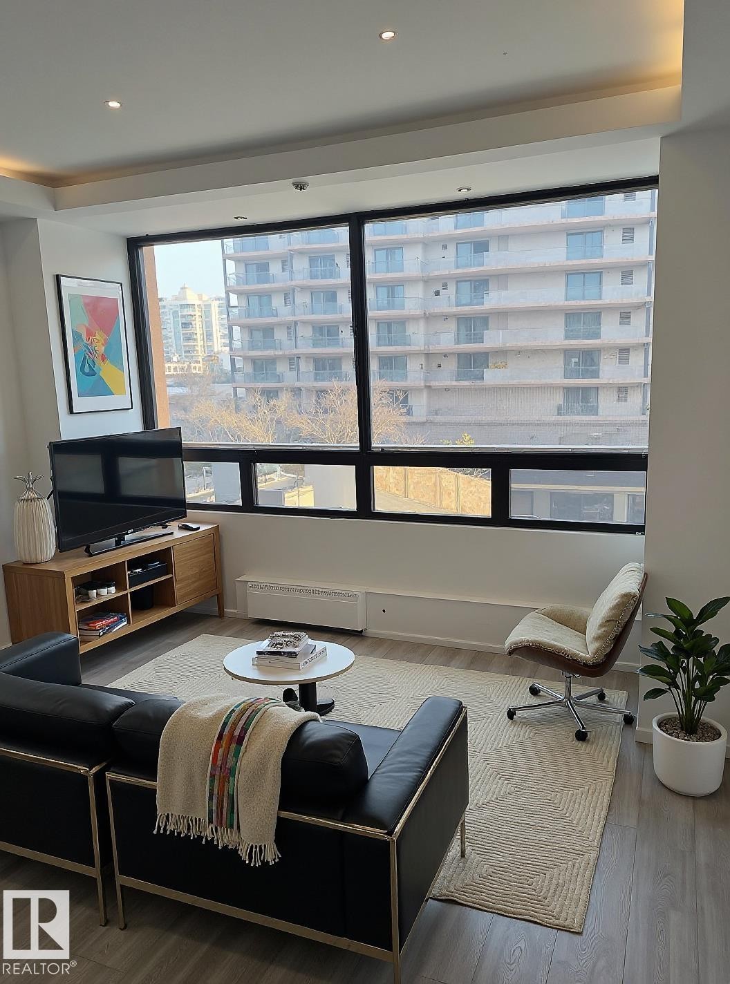 #422 10160 114 St Nw Nw, Edmonton, AB - Indoor