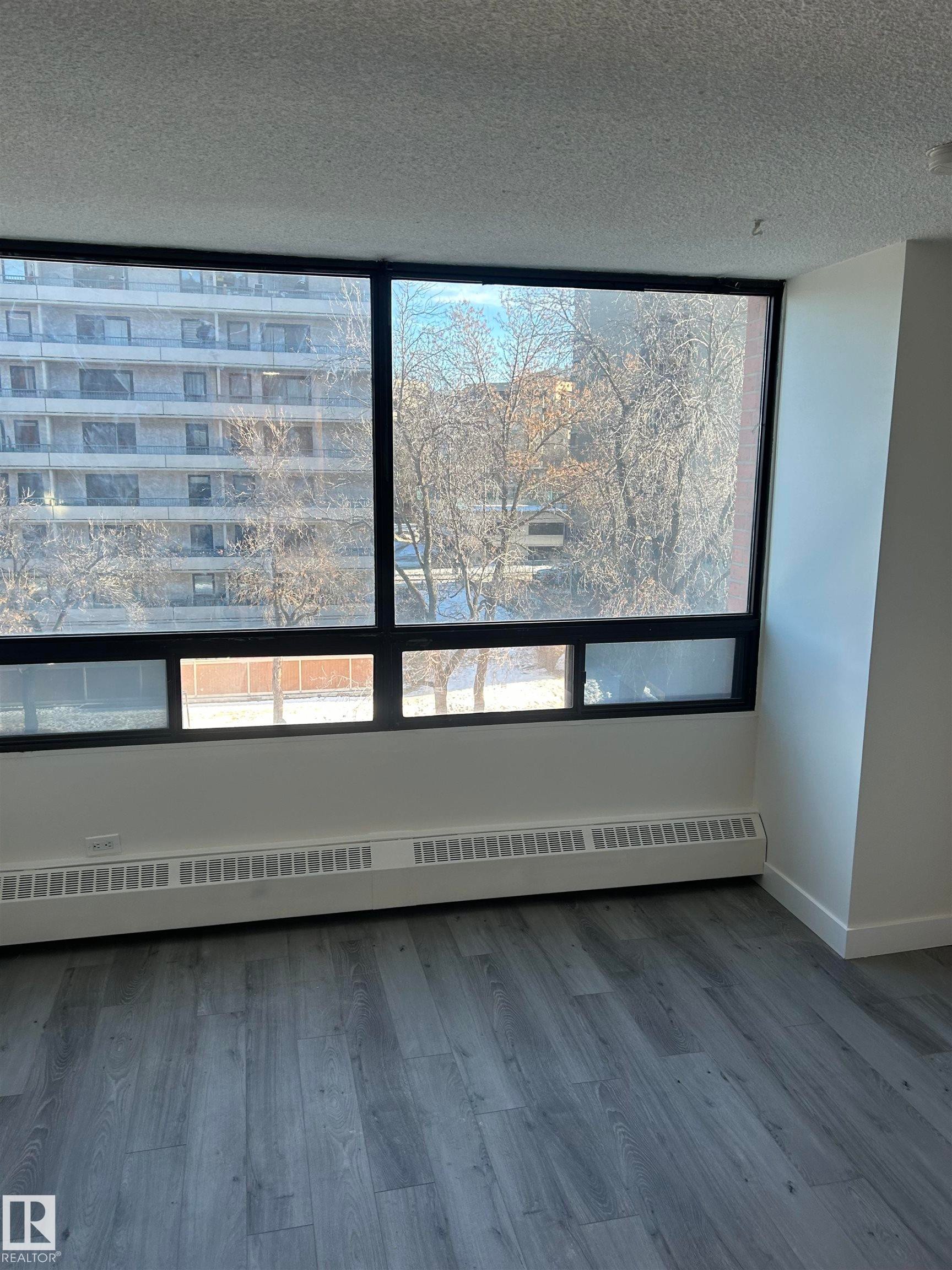#422 10160 114 St Nw Nw, Edmonton, AB - Indoor Photo Showing Other Room