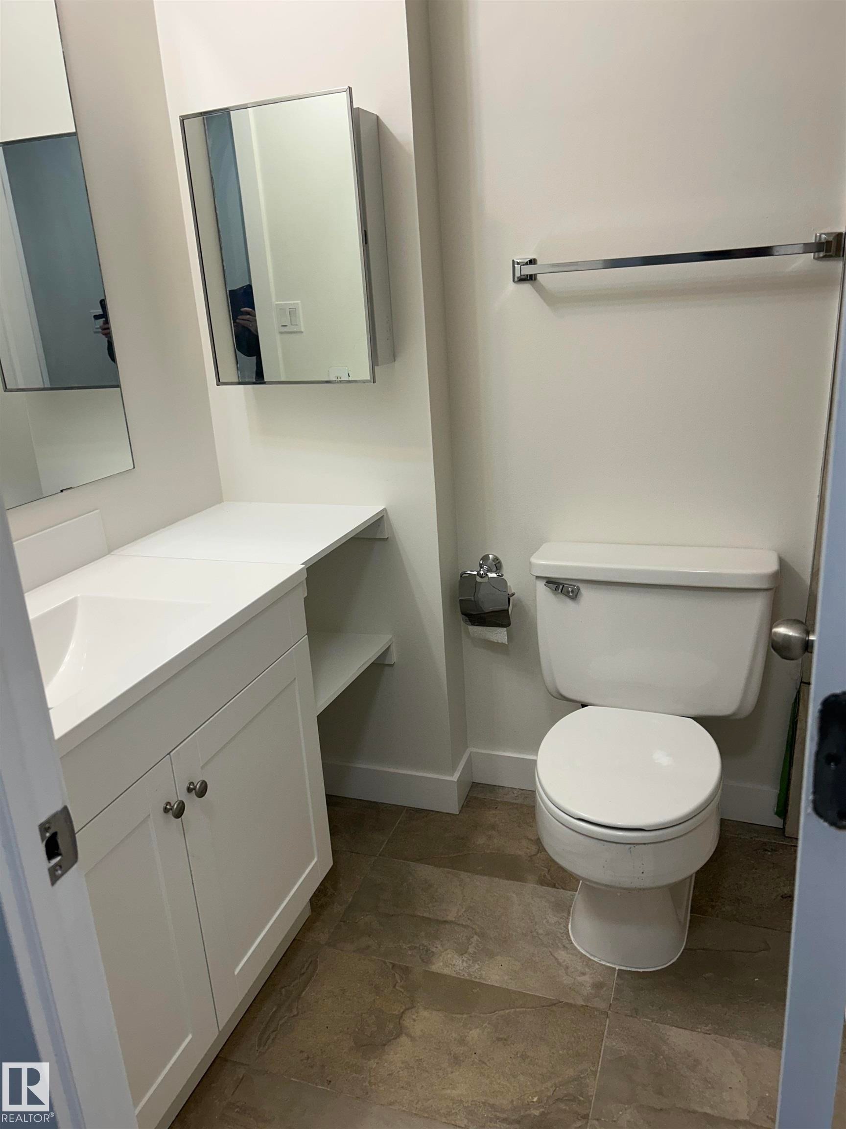 #422 10160 114 St Nw Nw, Edmonton, AB - Indoor Photo Showing Bathroom