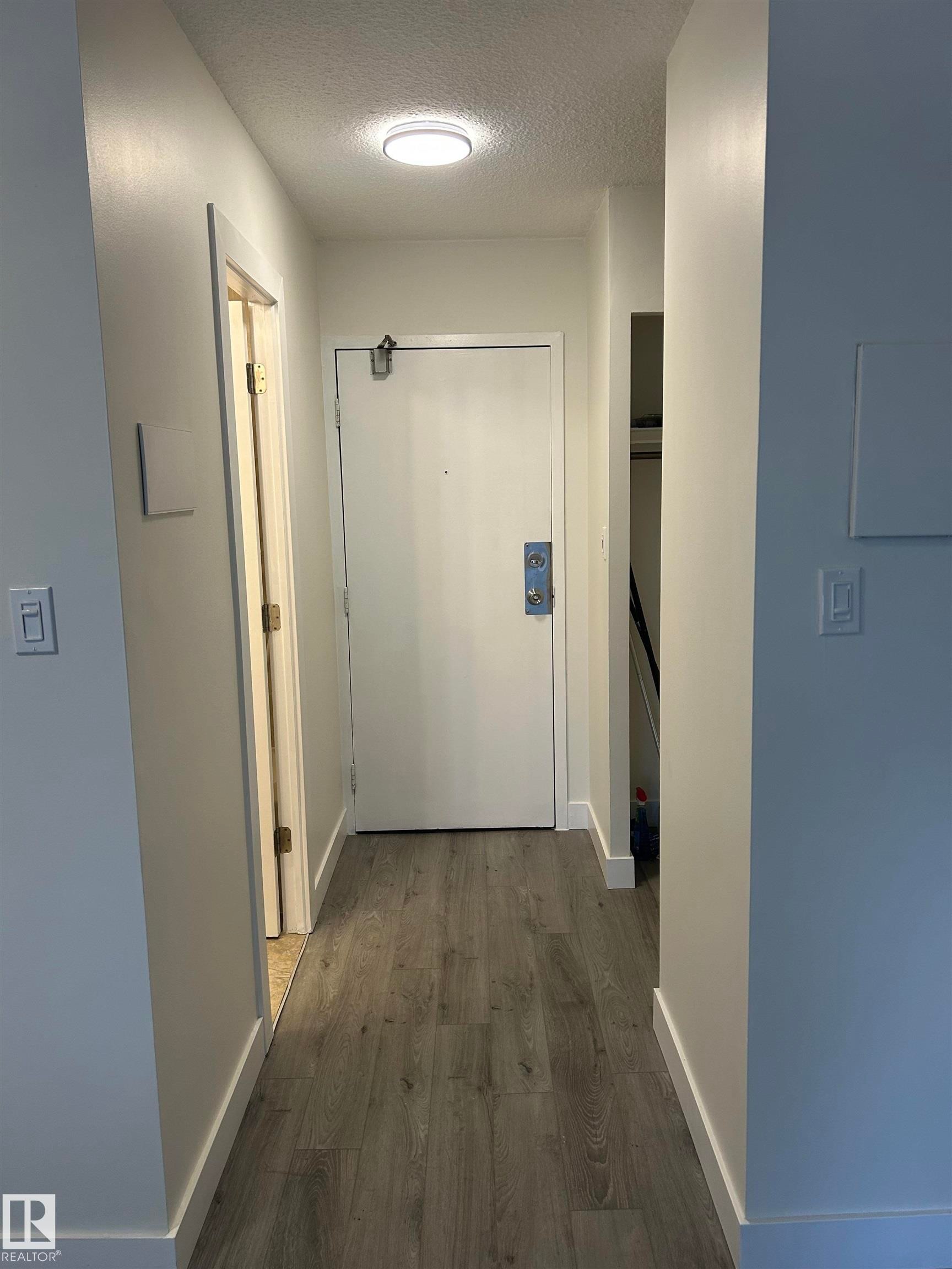 #422 10160 114 St Nw Nw, Edmonton, AB - Indoor Photo Showing Other Room