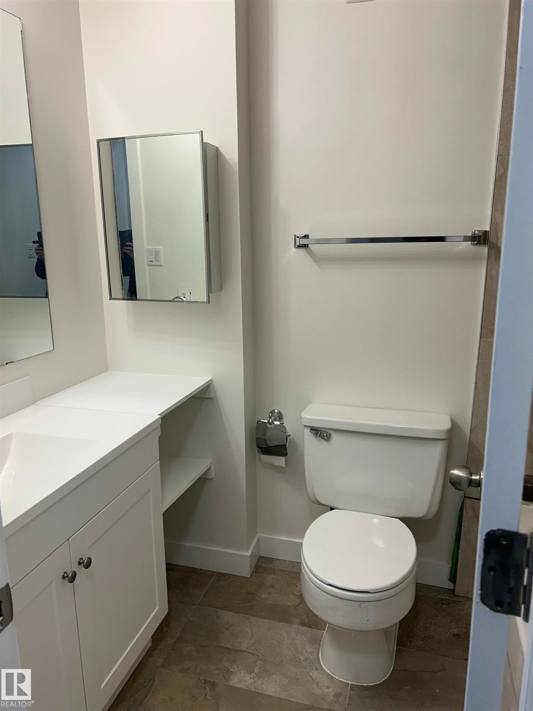 #422 10160 114 St Nw Nw, Edmonton, AB - Indoor Photo Showing Bathroom
