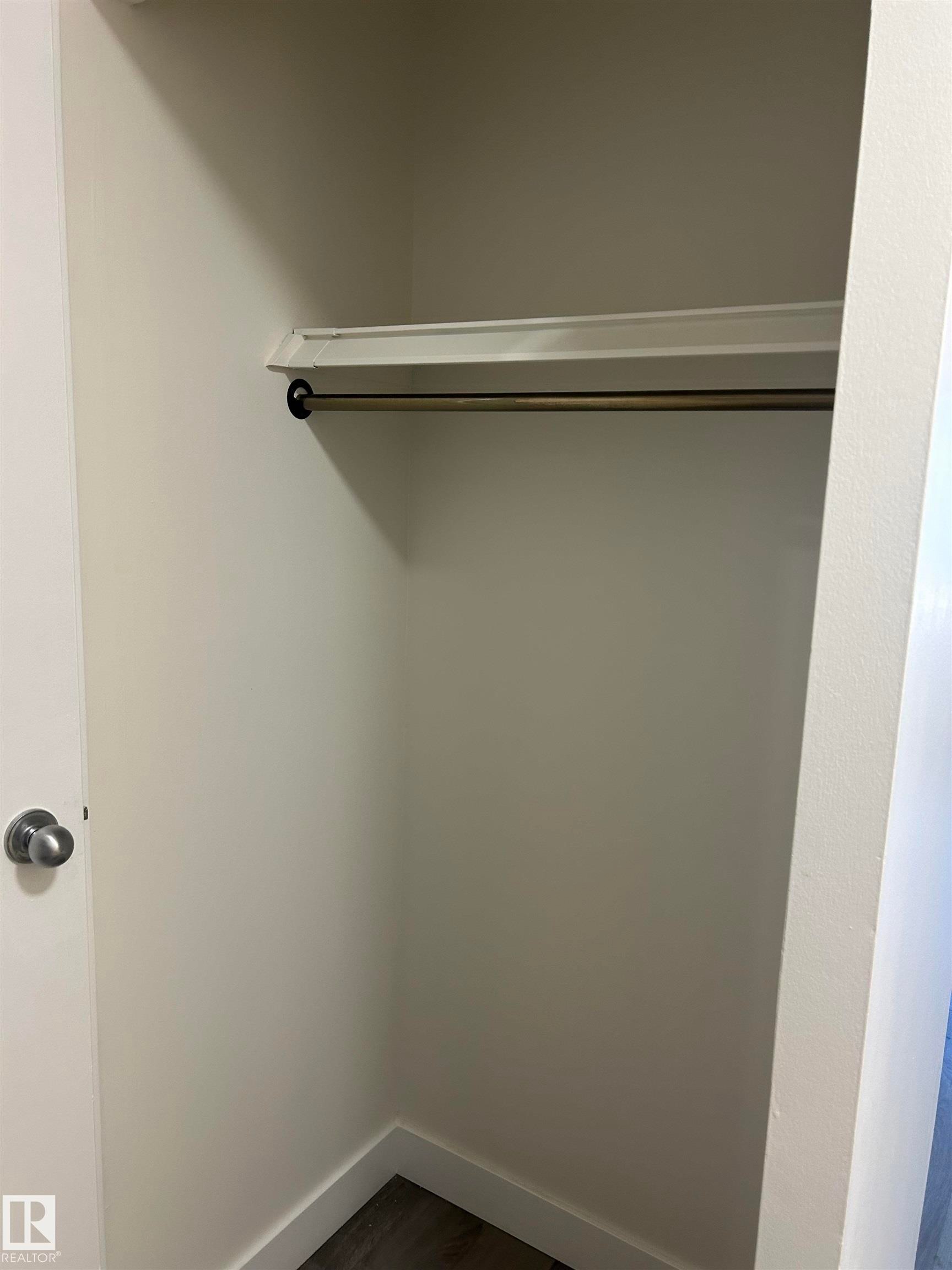 #422 10160 114 St Nw Nw, Edmonton, AB - Indoor With Storage