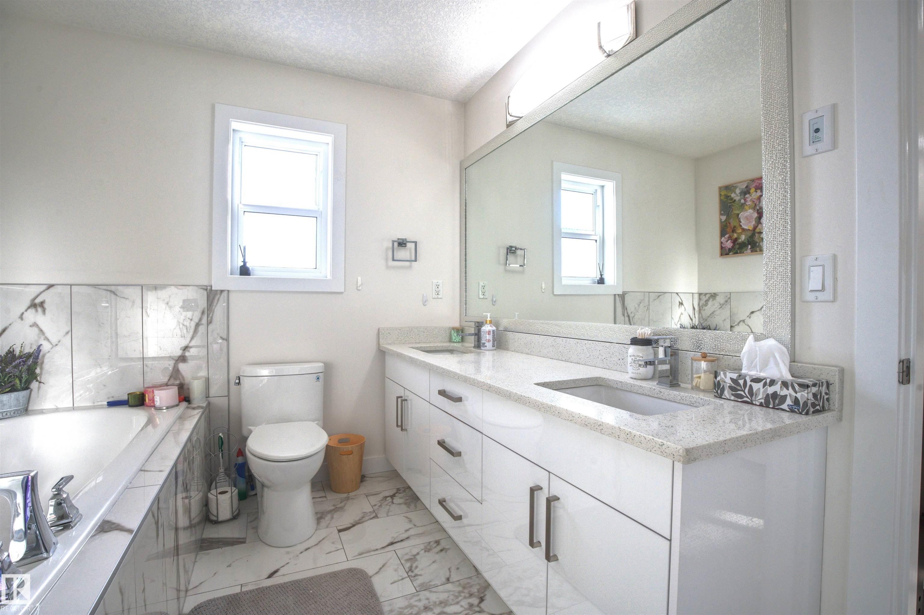 8904 217 Street, Edmonton, AB - Indoor Photo Showing Bathroom