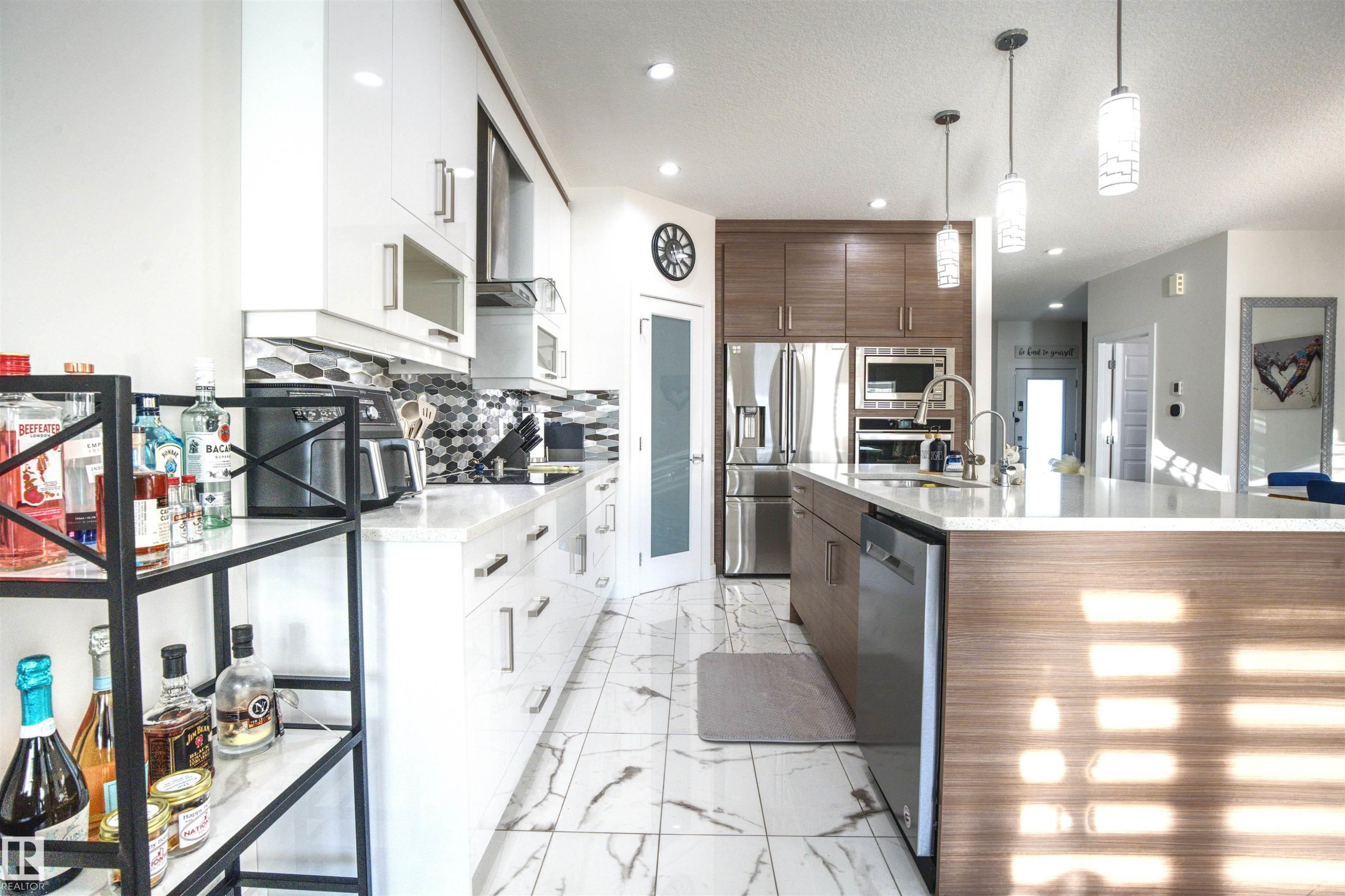 8904 217 Street, Edmonton, AB - Indoor Photo Showing Kitchen With Upgraded Kitchen