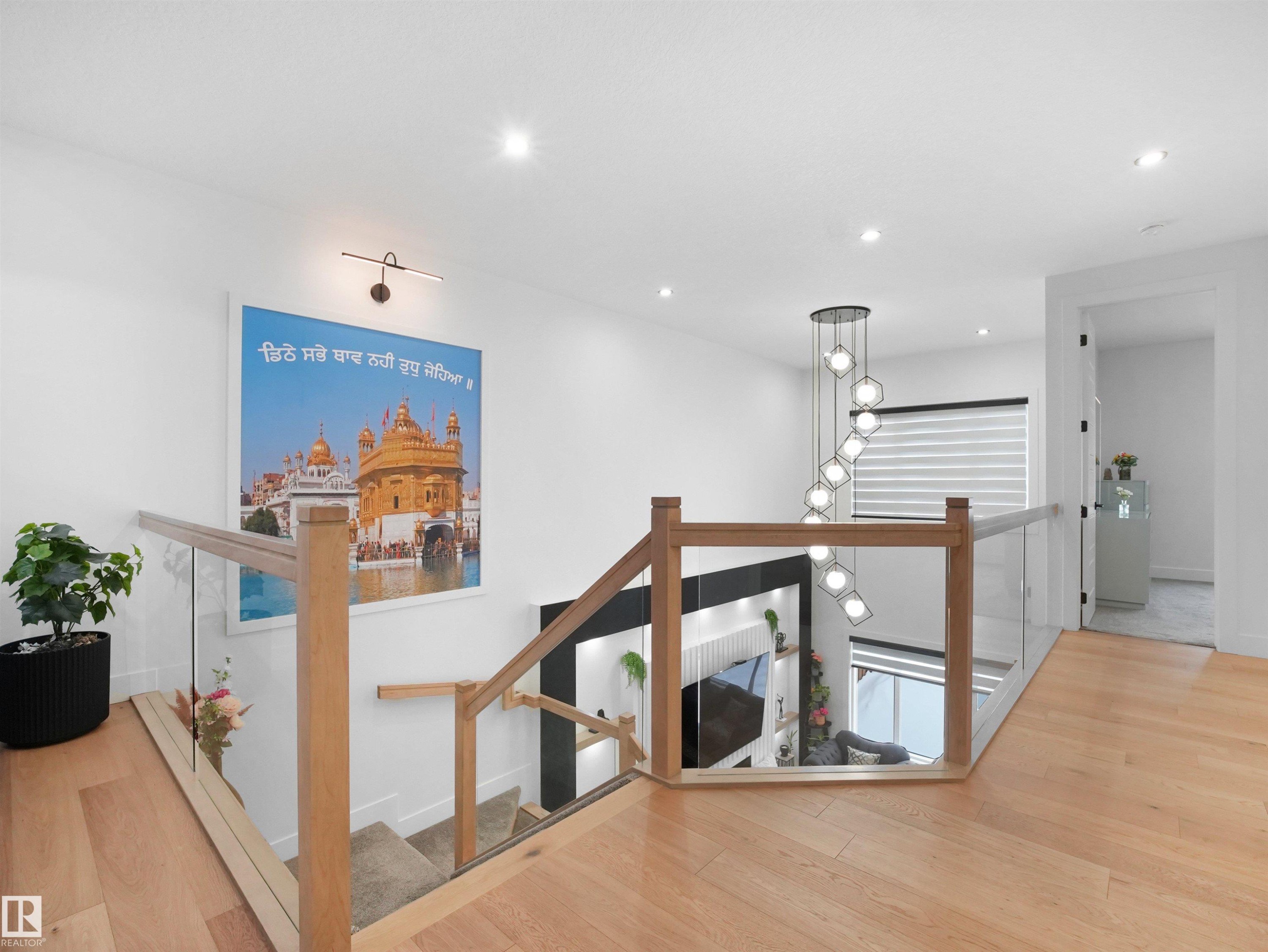 2928 1 Avenue, Edmonton, AB - Indoor Photo Showing Other Room