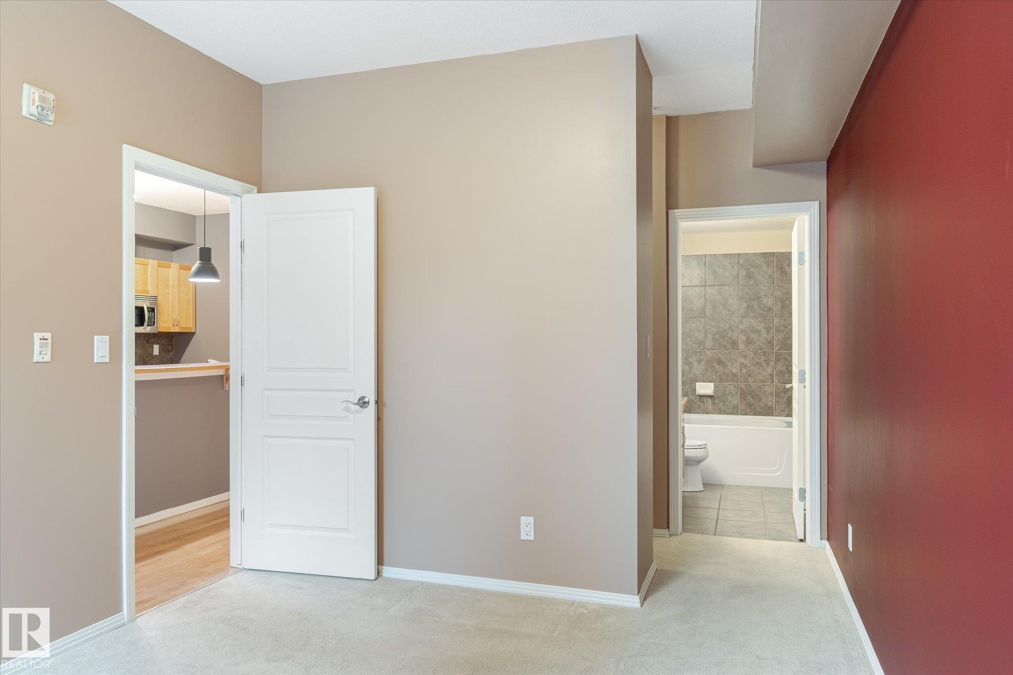 511 10503 98 Avenue, Edmonton, AB - Indoor Photo Showing Other Room