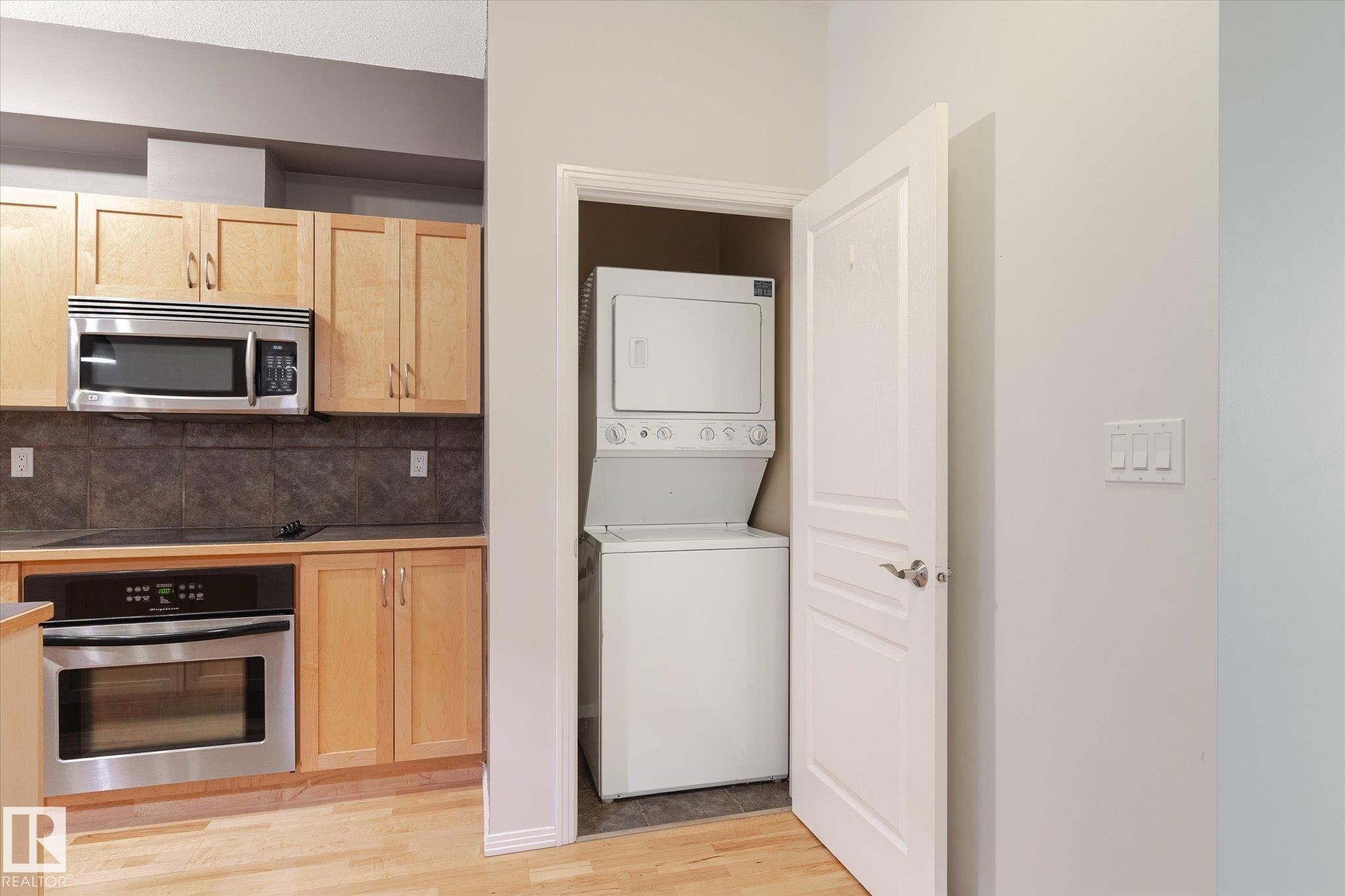 511 10503 98 Avenue, Edmonton, AB - Indoor Photo Showing Laundry Room