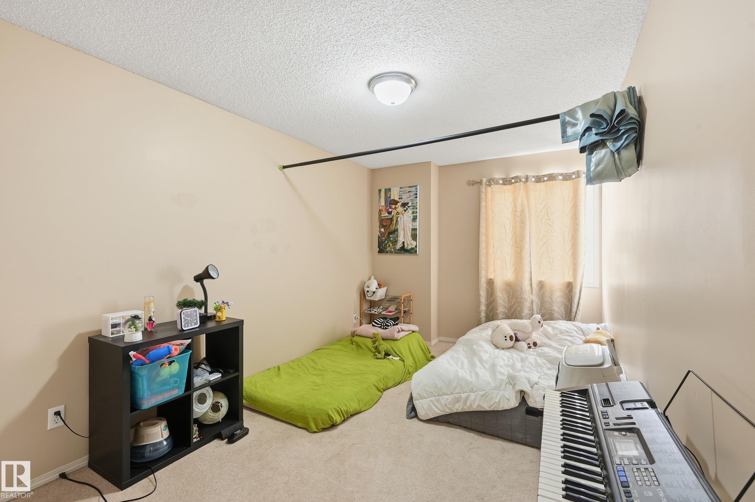 Bedroom featuring carpet flooring and a textured ceiling - 3010 32 Avenue Nw, Edmonton, AB - Indoor Photo Showing Other Room